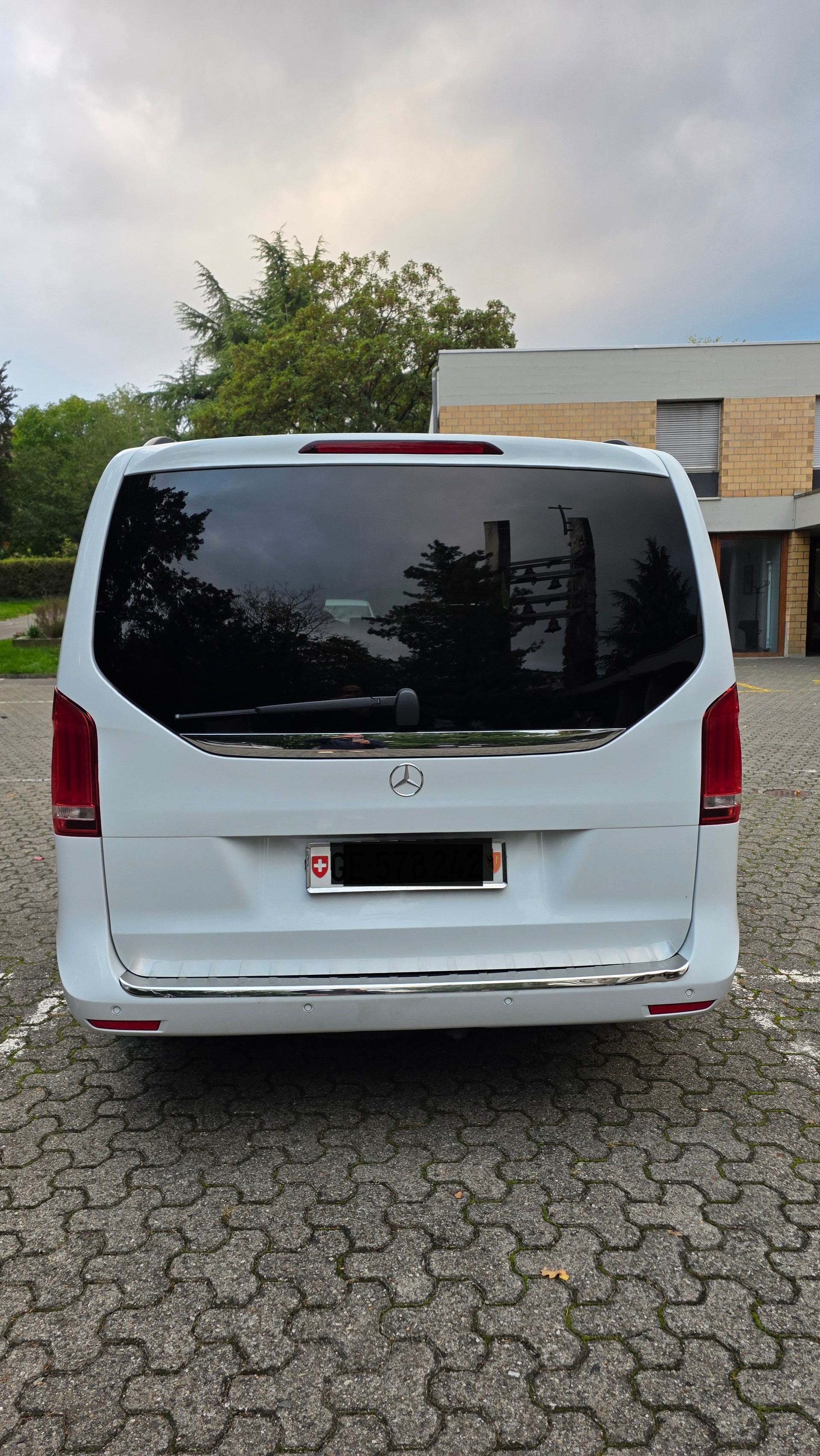 MERCEDES-BENZ V 250 d Swiss Edition lang 4Matic 7G-Tronic-image-3