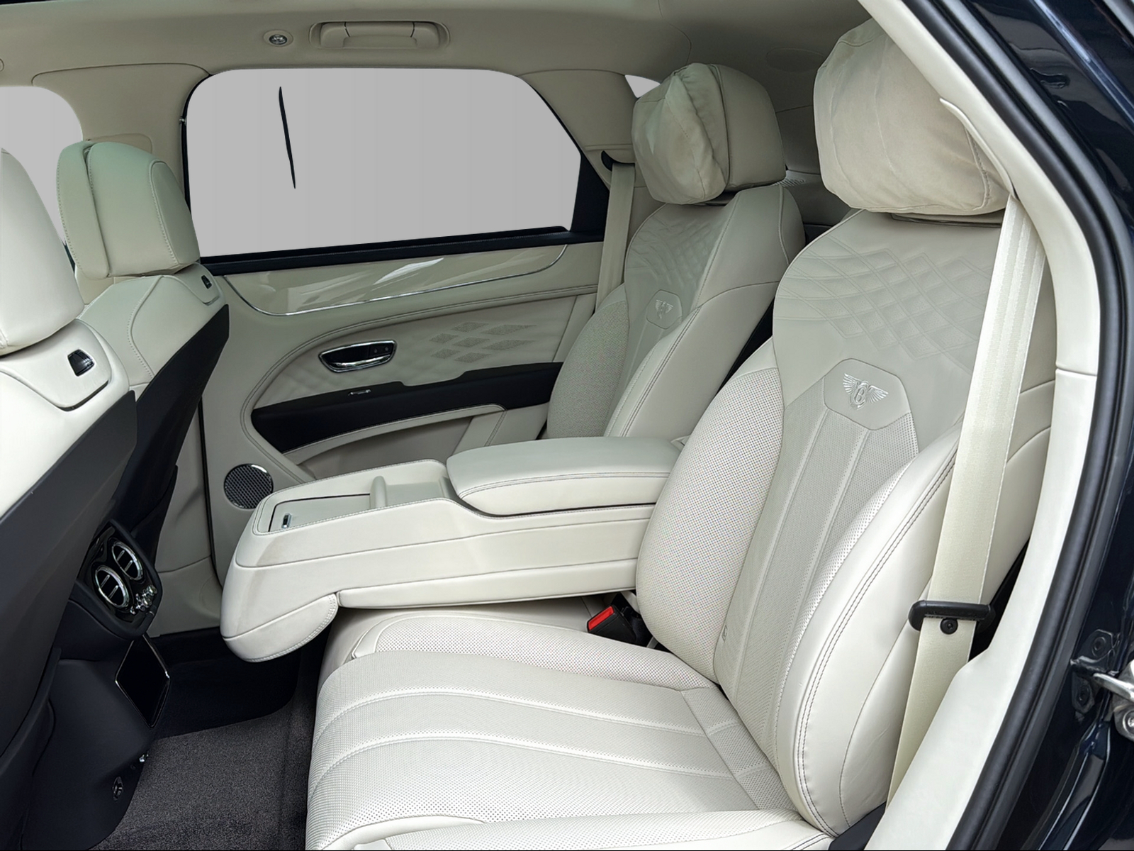 BENTLEY Bentayga Azure-image-6