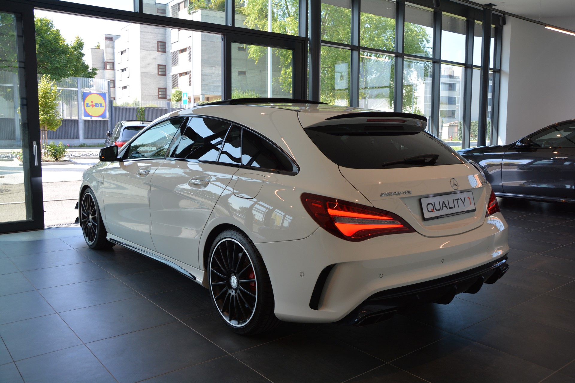 MERCEDES-BENZ CLA Shooting Brake 45 AMG 4Matic Speedshift-showroom-element-3