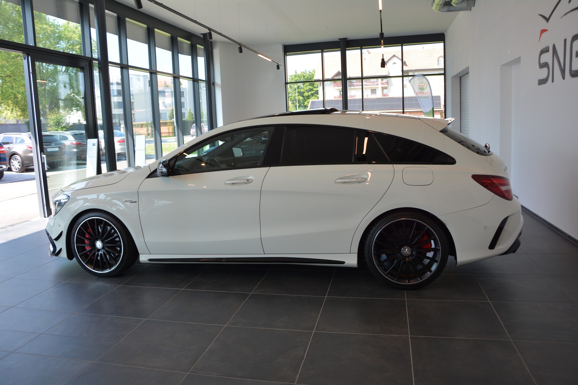 MERCEDES-BENZ CLA Shooting Brake 45 AMG 4Matic Speedshift-showroom-element-2