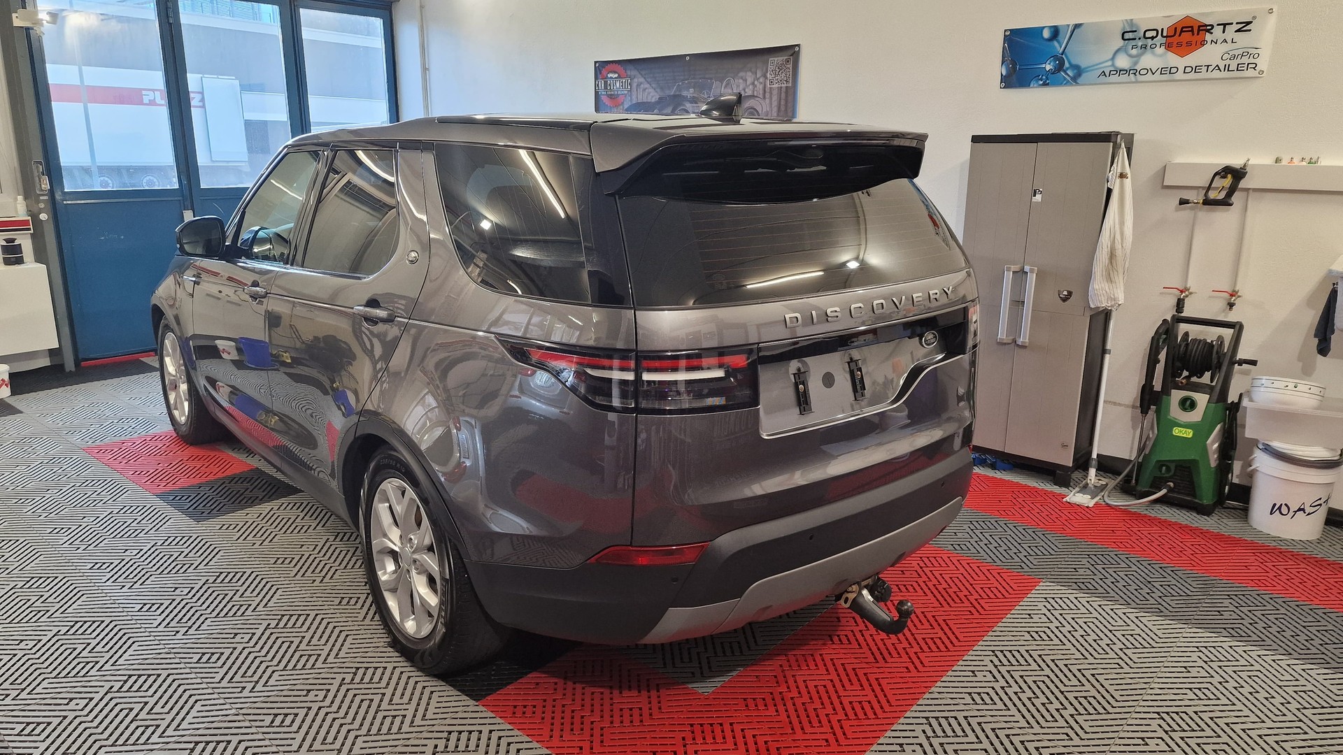 LAND ROVER Discovery 3.0 TD6 SE Automatic-image-4