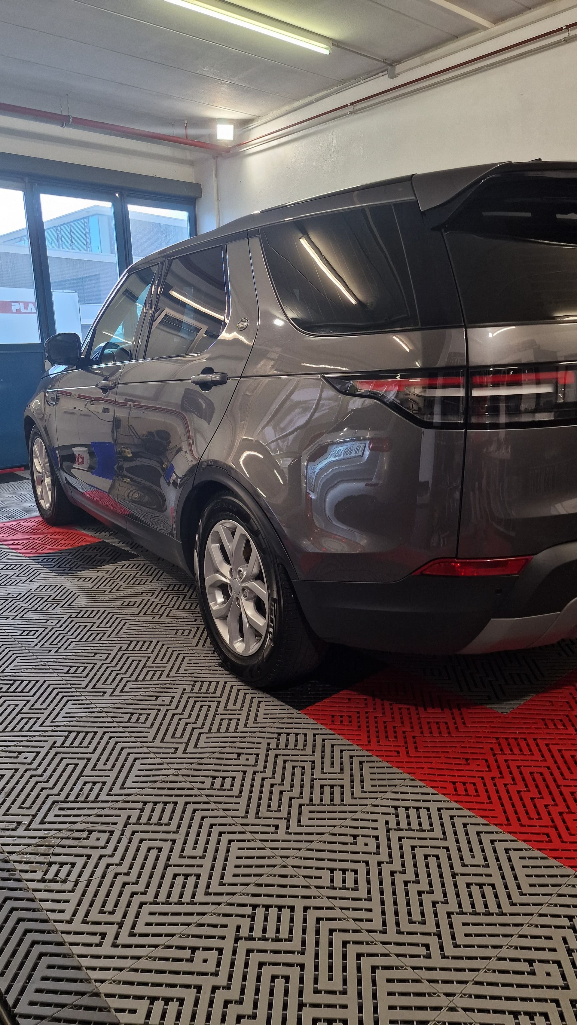 LAND ROVER Discovery 3.0 TD6 SE Automatic-image-5