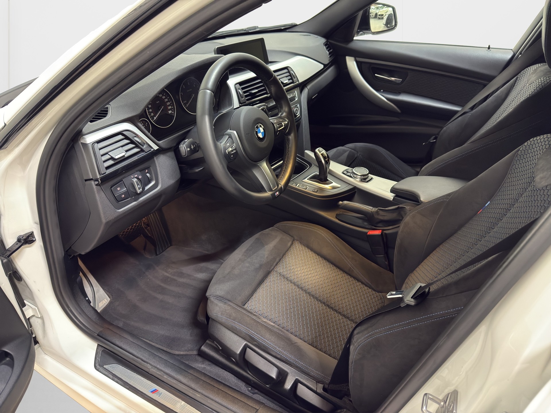 BMW 335d xDrive Touring Steptronic M-Paket-image-16