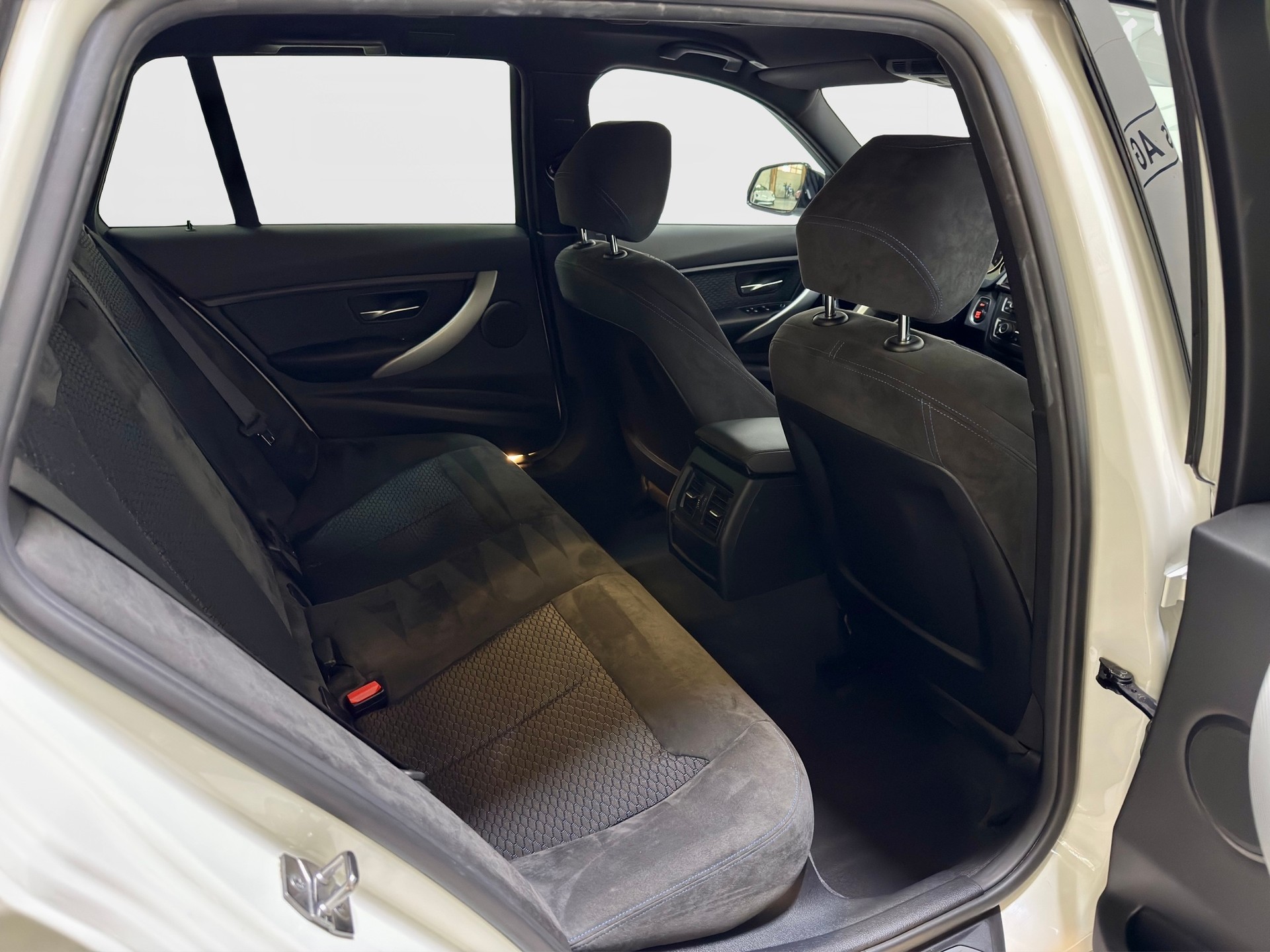 BMW 335d xDrive Touring Steptronic M-Paket-image-10