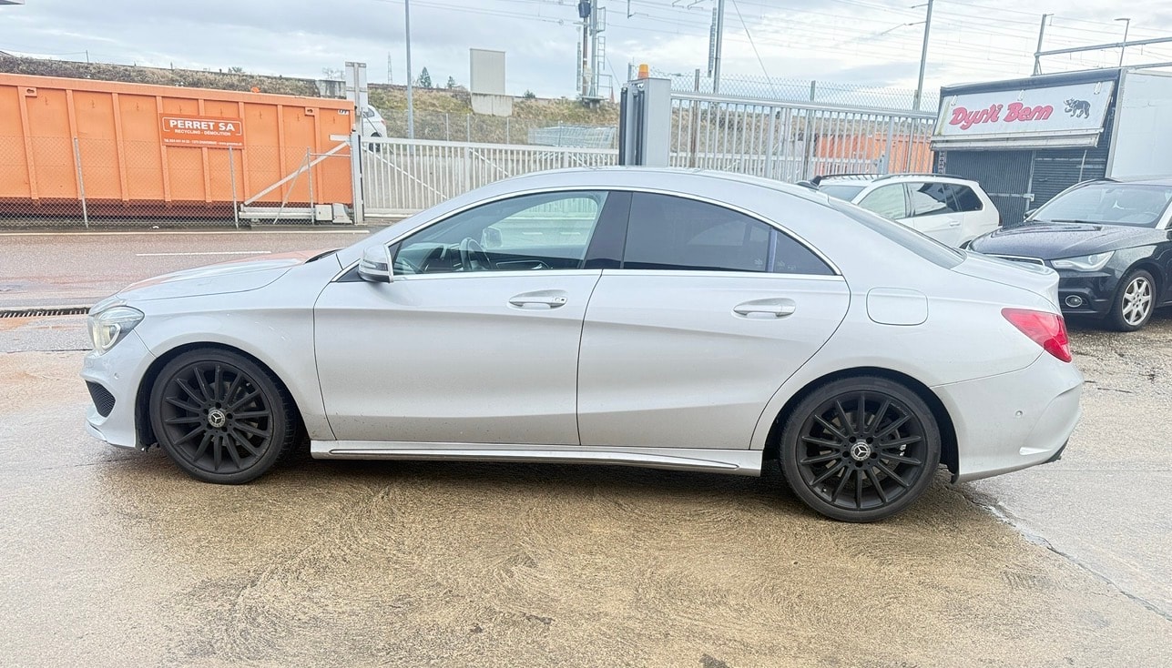MERCEDES-BENZ CLA 200 AMG Line 7G-DCT-image-5