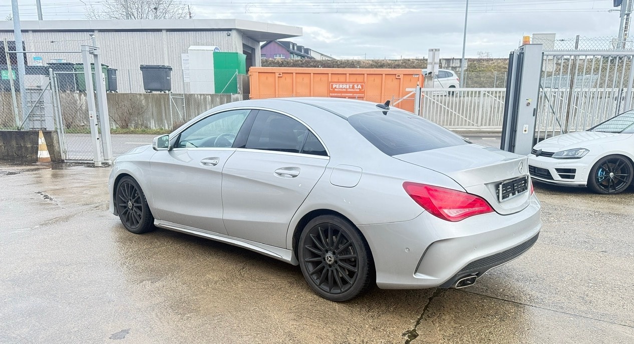 MERCEDES-BENZ CLA 200 AMG Line 7G-DCT-image-4