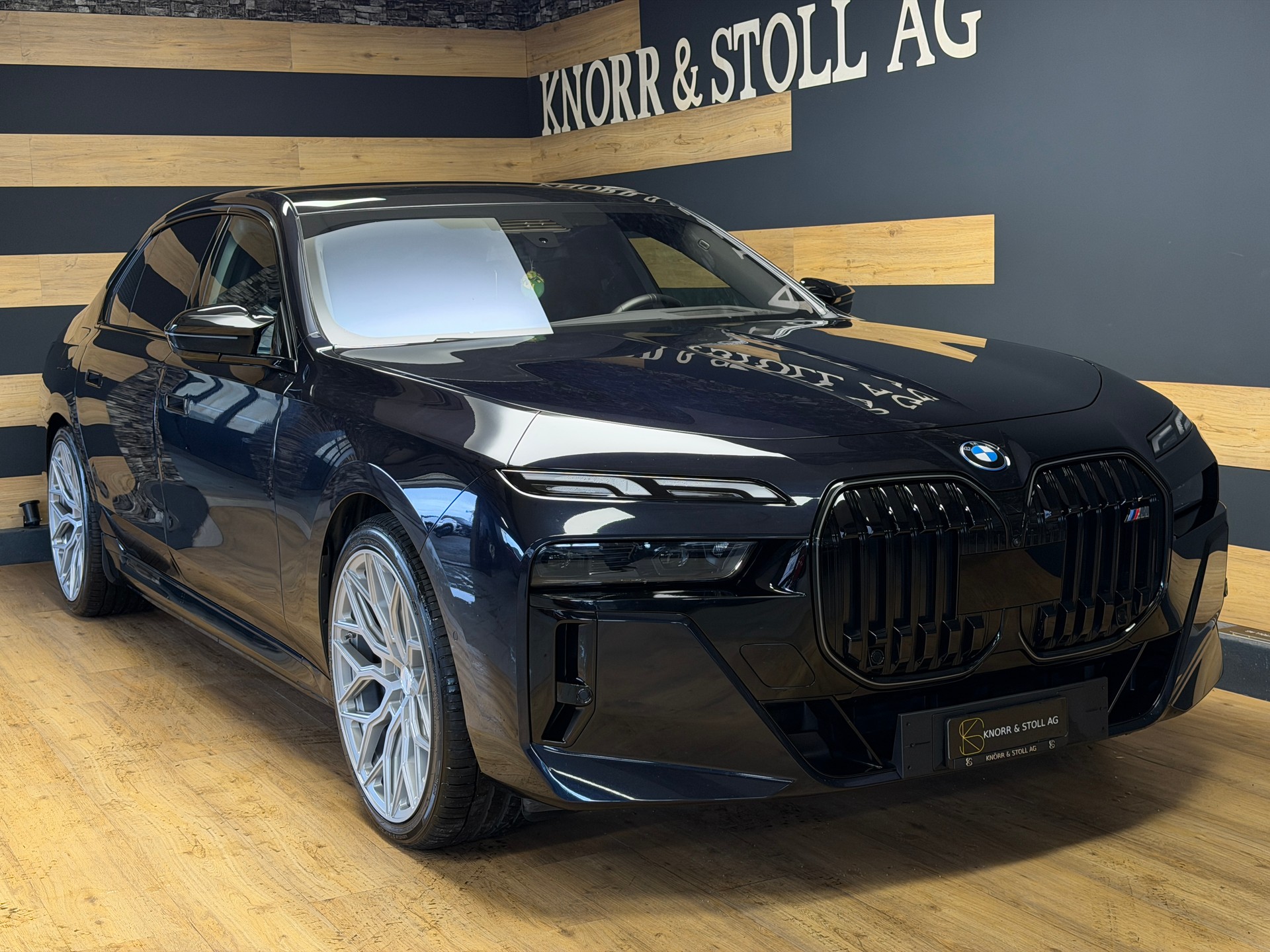 BMW M760e xDrive M SPORT Steptronic-showroom-element-2