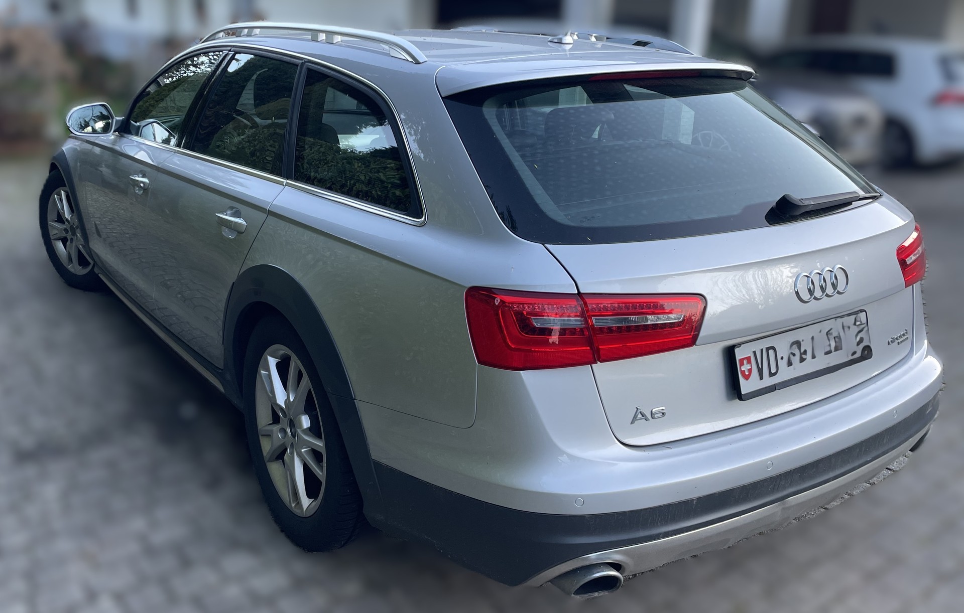 AUDI A6 allroad 3.0 TDI V6 quattro S-tronic-image-2