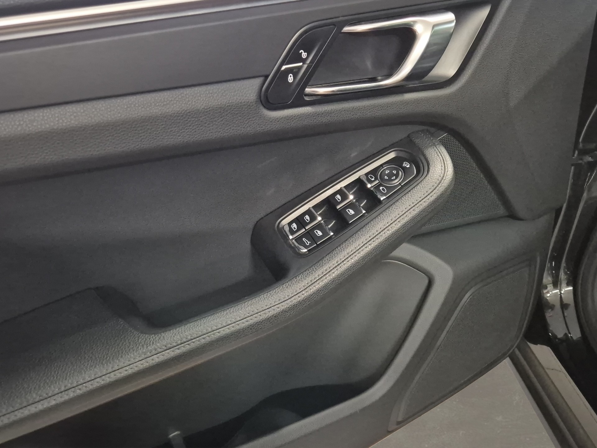 PORSCHE Macan PDK FULL SUIVI PORSCHE - LEASING à partir de CHF 480.-/mois-image-6