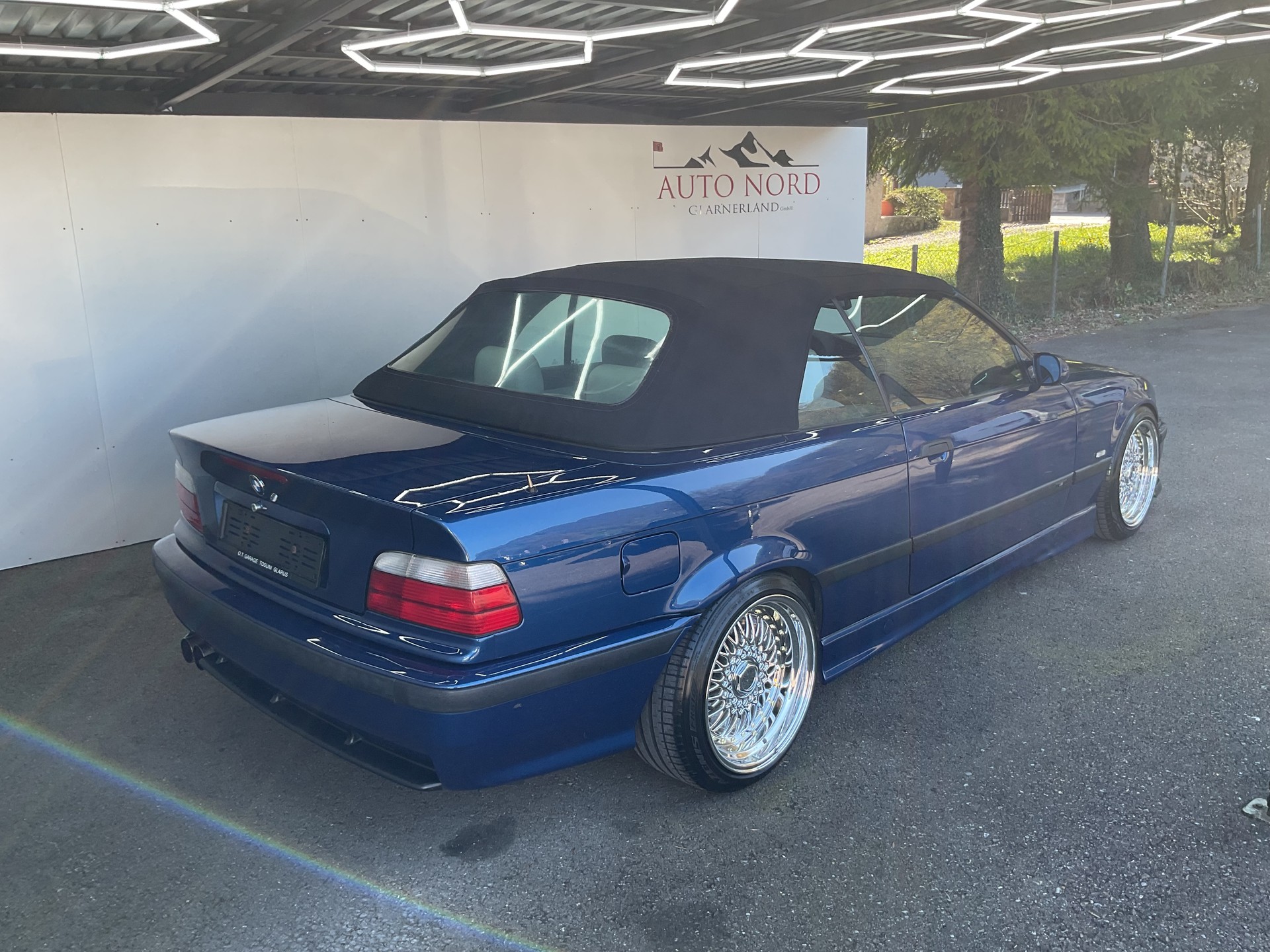 BMW 328i Cabrio-image-5