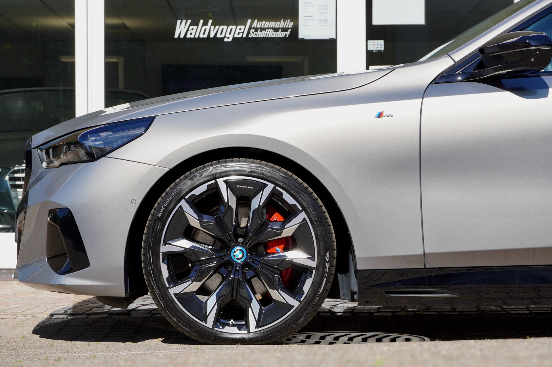 BMW i5 M60 xDrive M Sport Pro-image-4