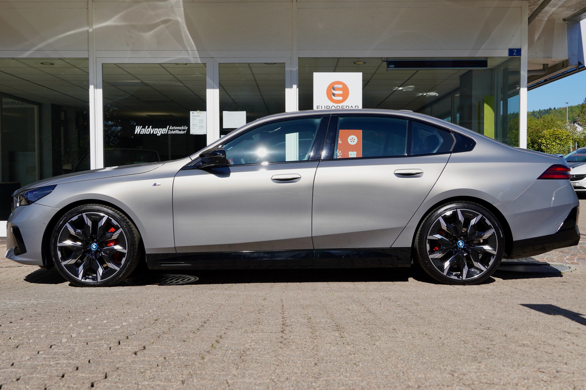 BMW i5 M60 xDrive M Sport Pro-showroom-element-3