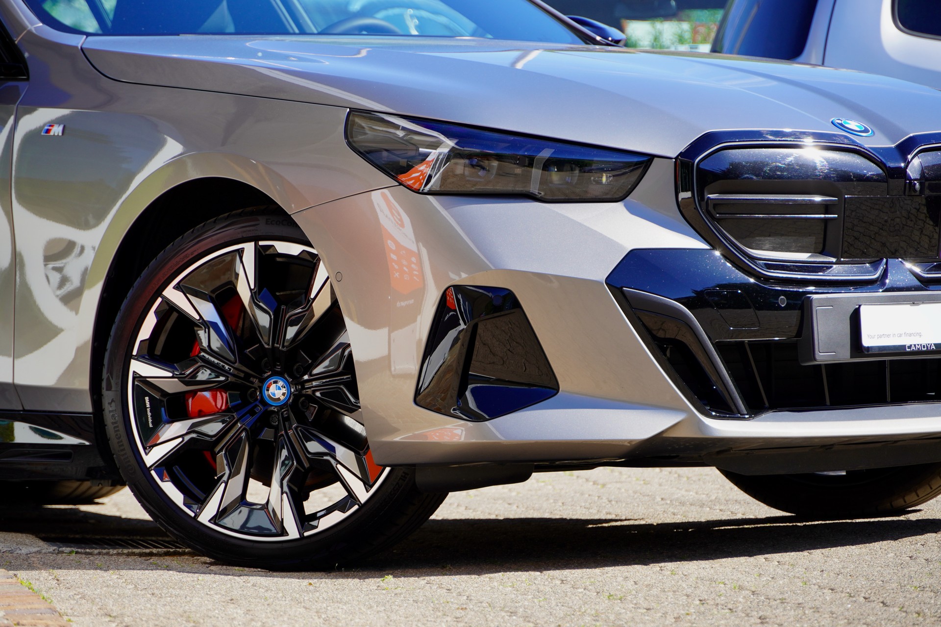 BMW i5 M60 xDrive M Sport Pro-showroom-element-1