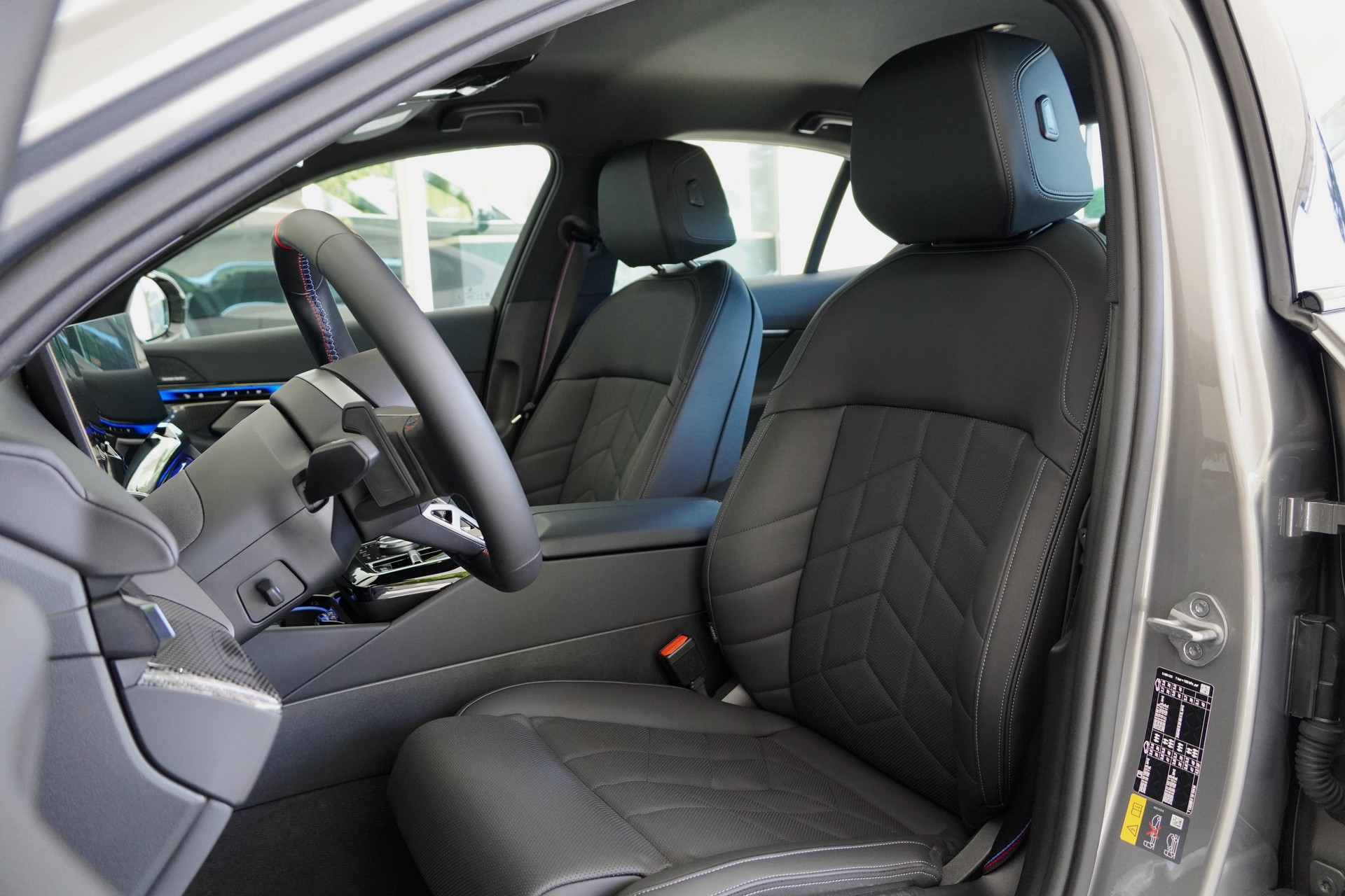 BMW i5 M60 xDrive M Sport Pro-image-9