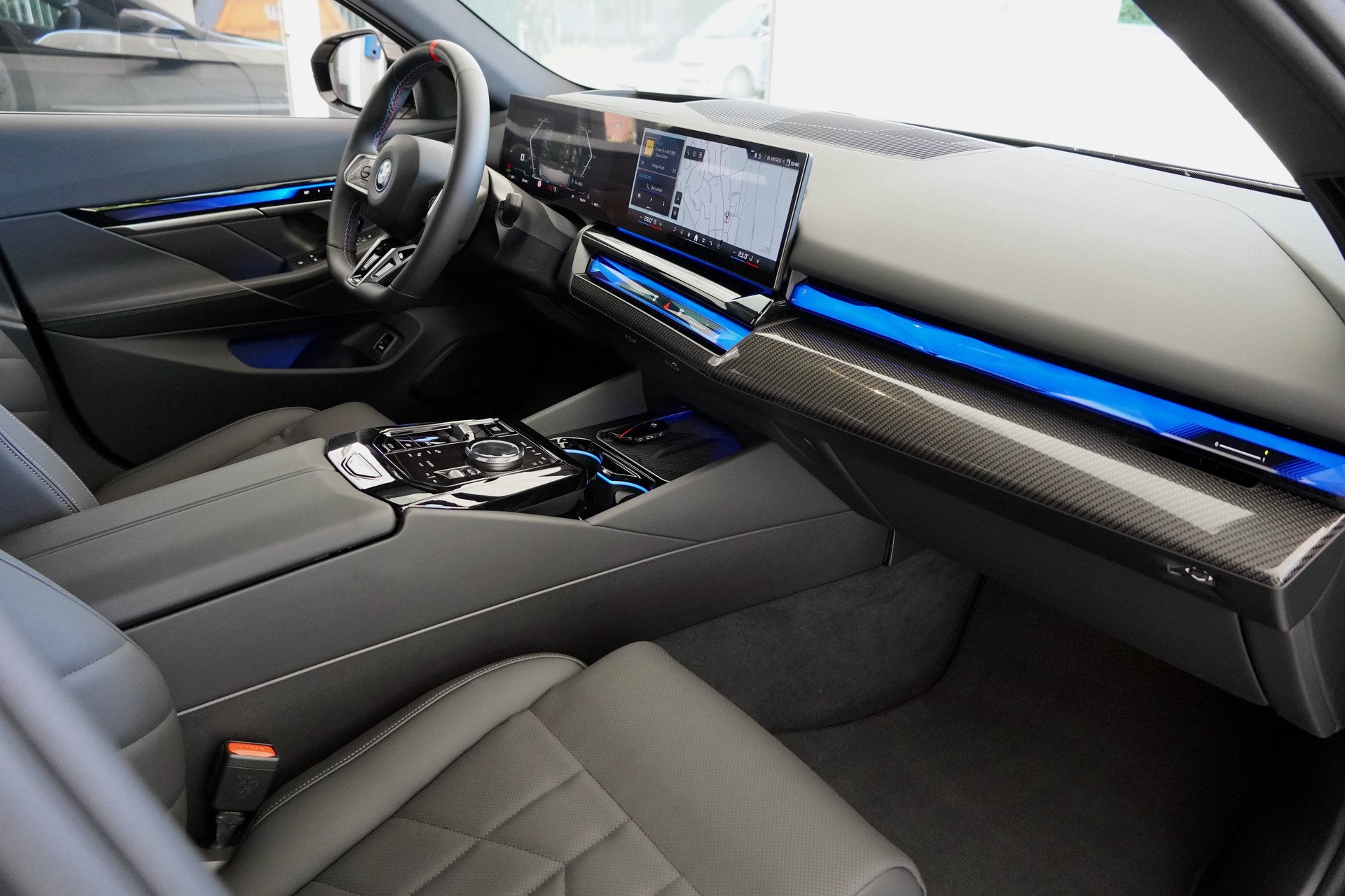BMW i5 M60 xDrive M Sport Pro-image-11