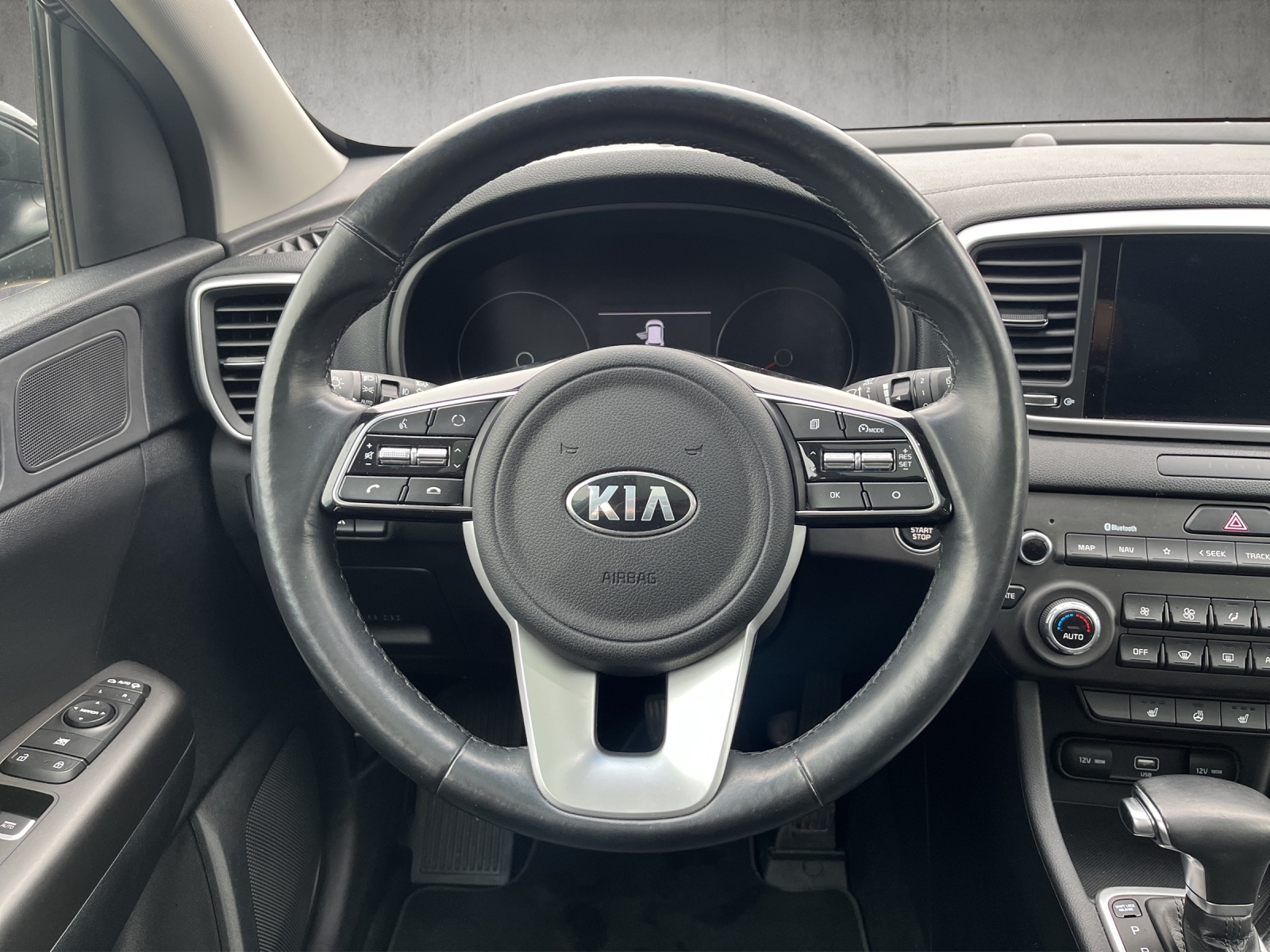 KIA Sportage 1.6 CRDi MHEV Black Edition-image-11