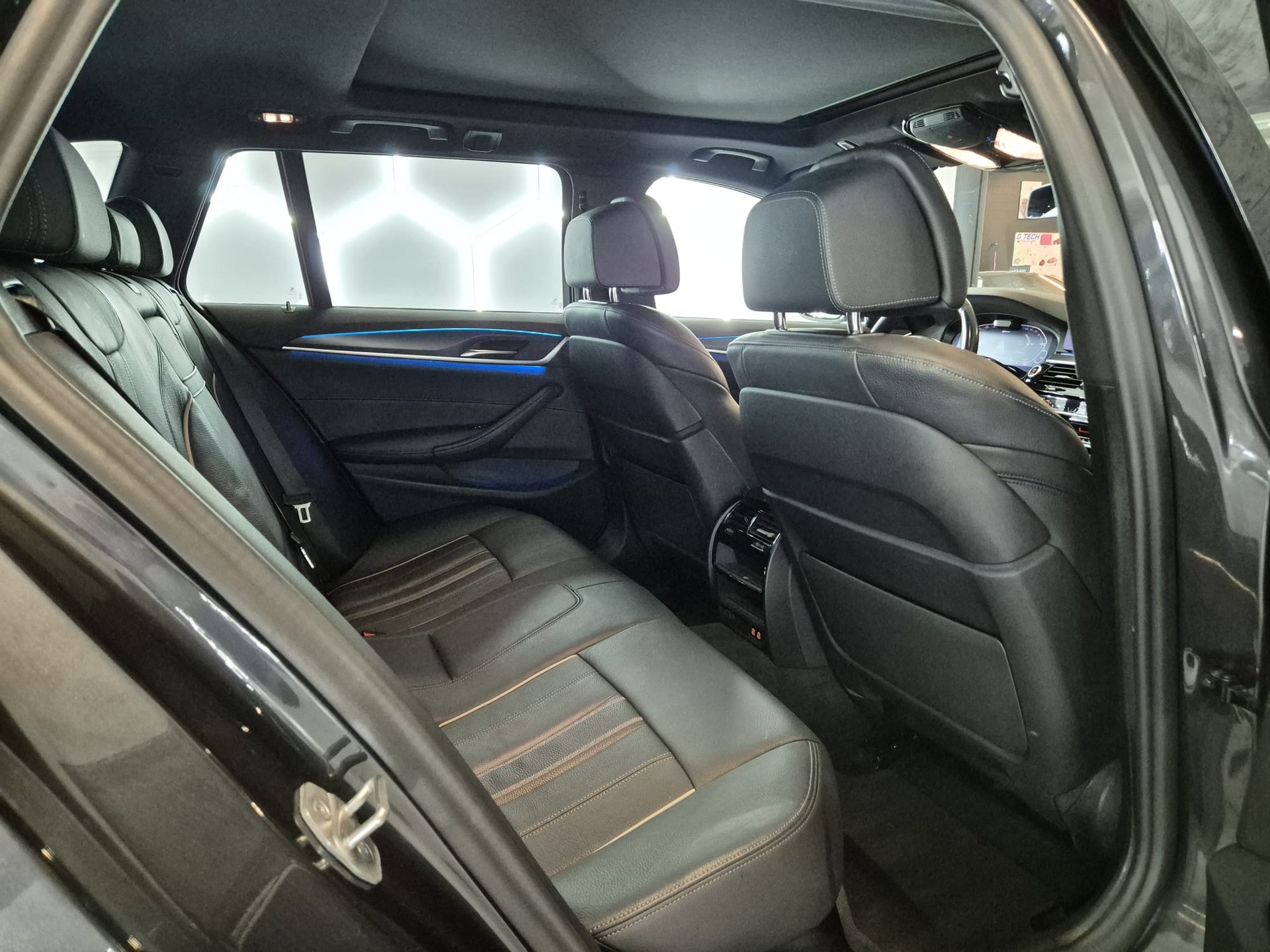 BMW 530e xDrive Touring M Sport Steptronic-image-23