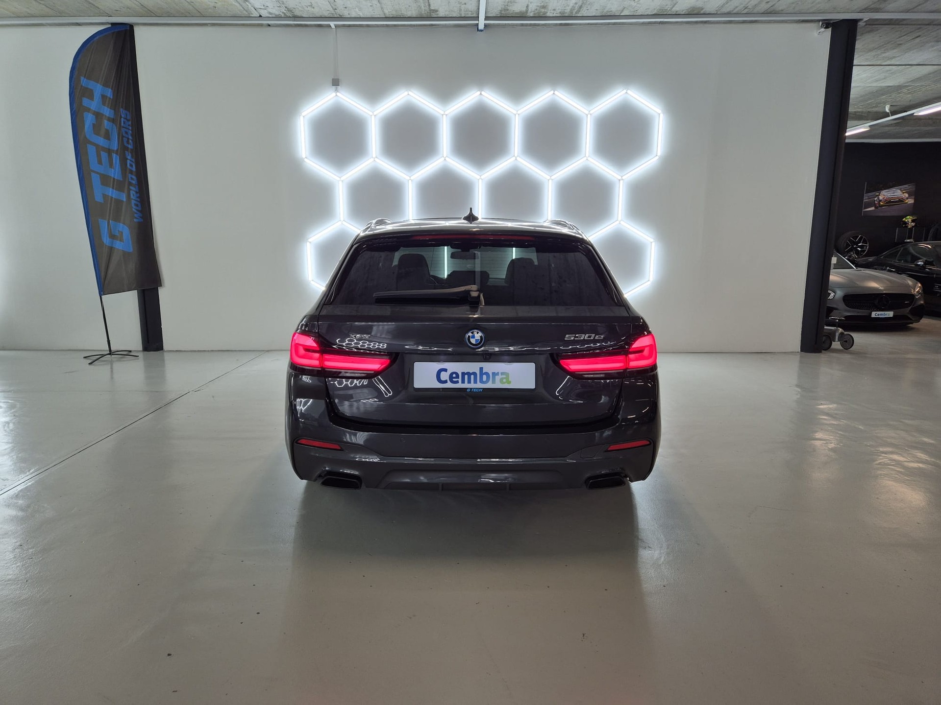 BMW 530e xDrive Touring M Sport Steptronic-image-10