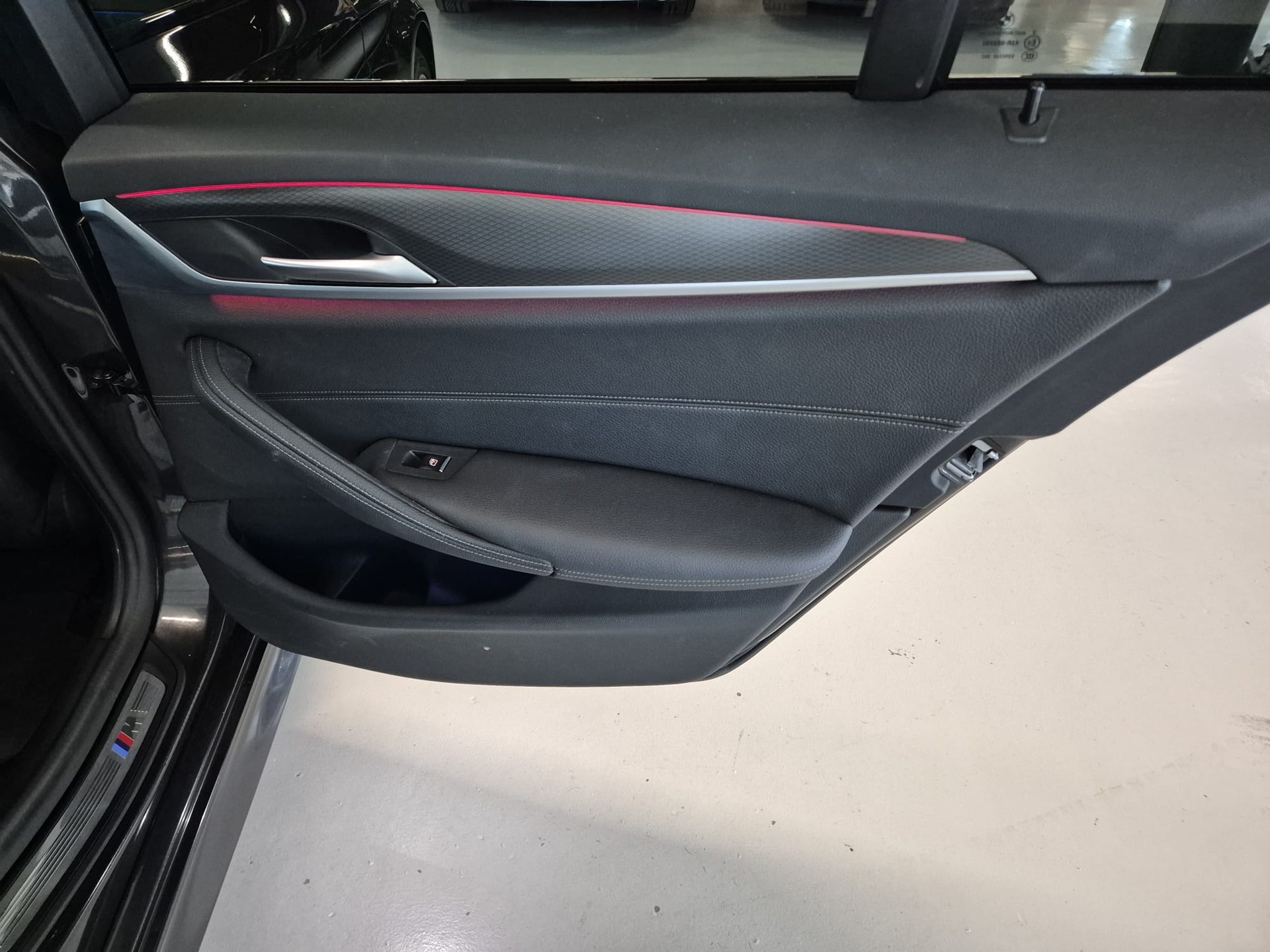 BMW 530e xDrive Touring M Sport Steptronic-image-24