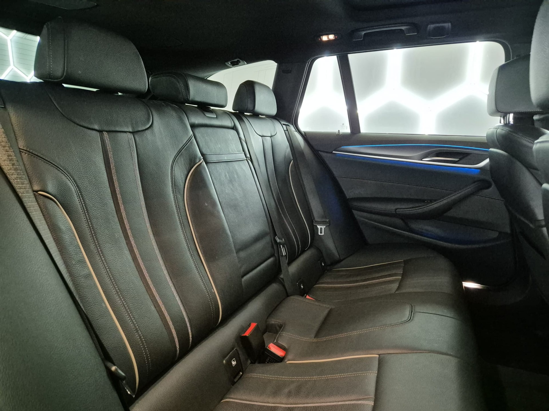 BMW 530e xDrive Touring M Sport Steptronic-image-22