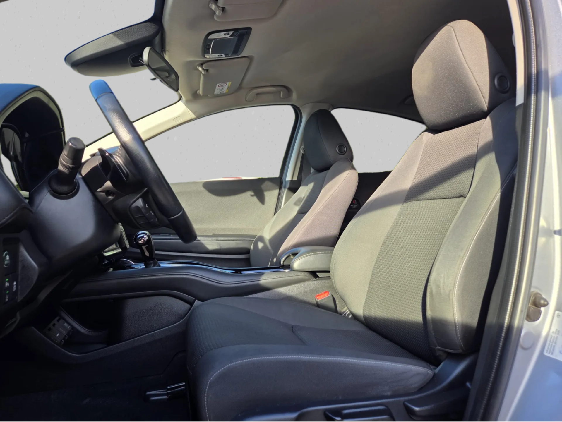 HONDA HR-V 1.5i-VTEC Elegance CVT ** Frish Service und MFK ** Expertise & service du jour-image-5