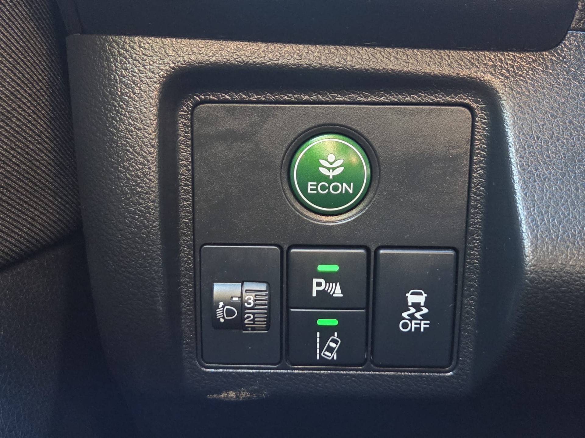HONDA HR-V 1.5i-VTEC Elegance CVT ** Frish Service und MFK ** Expertise & service du jour-image-7