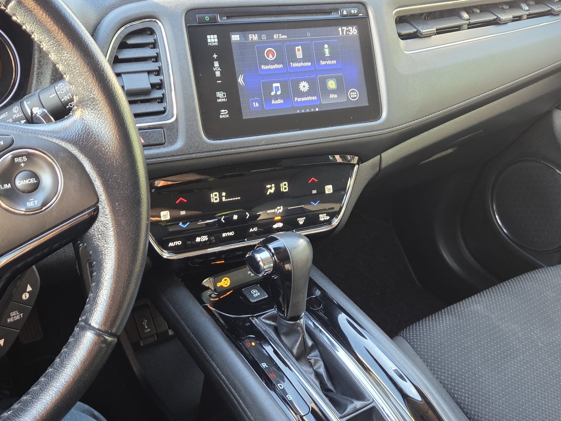 HONDA HR-V 1.5i-VTEC Elegance CVT ** Frish Service und MFK ** Expertise & service du jour-image-8