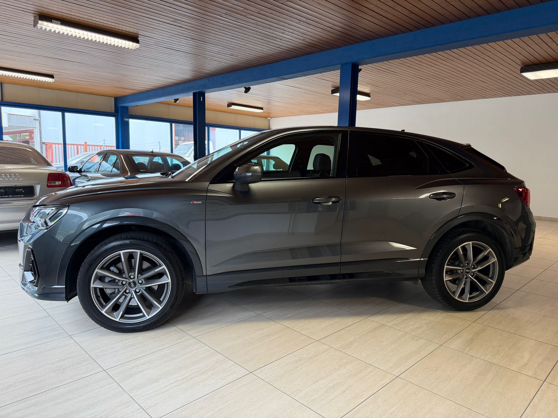 AUDI Q3 Sportback 40 TDI S line Attraction quattro S-tronic-image-9