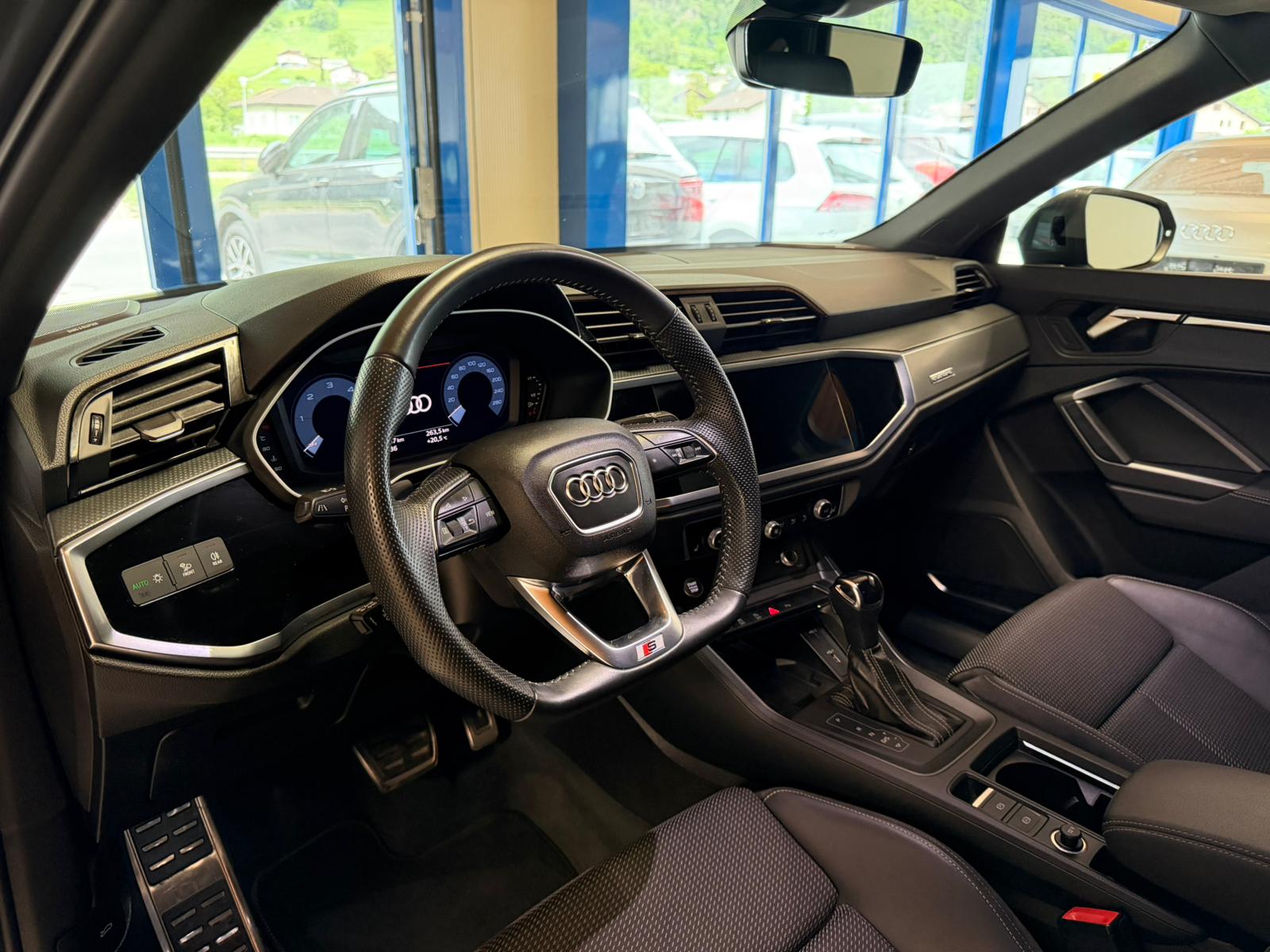 AUDI Q3 Sportback 40 TDI S line Attraction quattro S-tronic-image-15