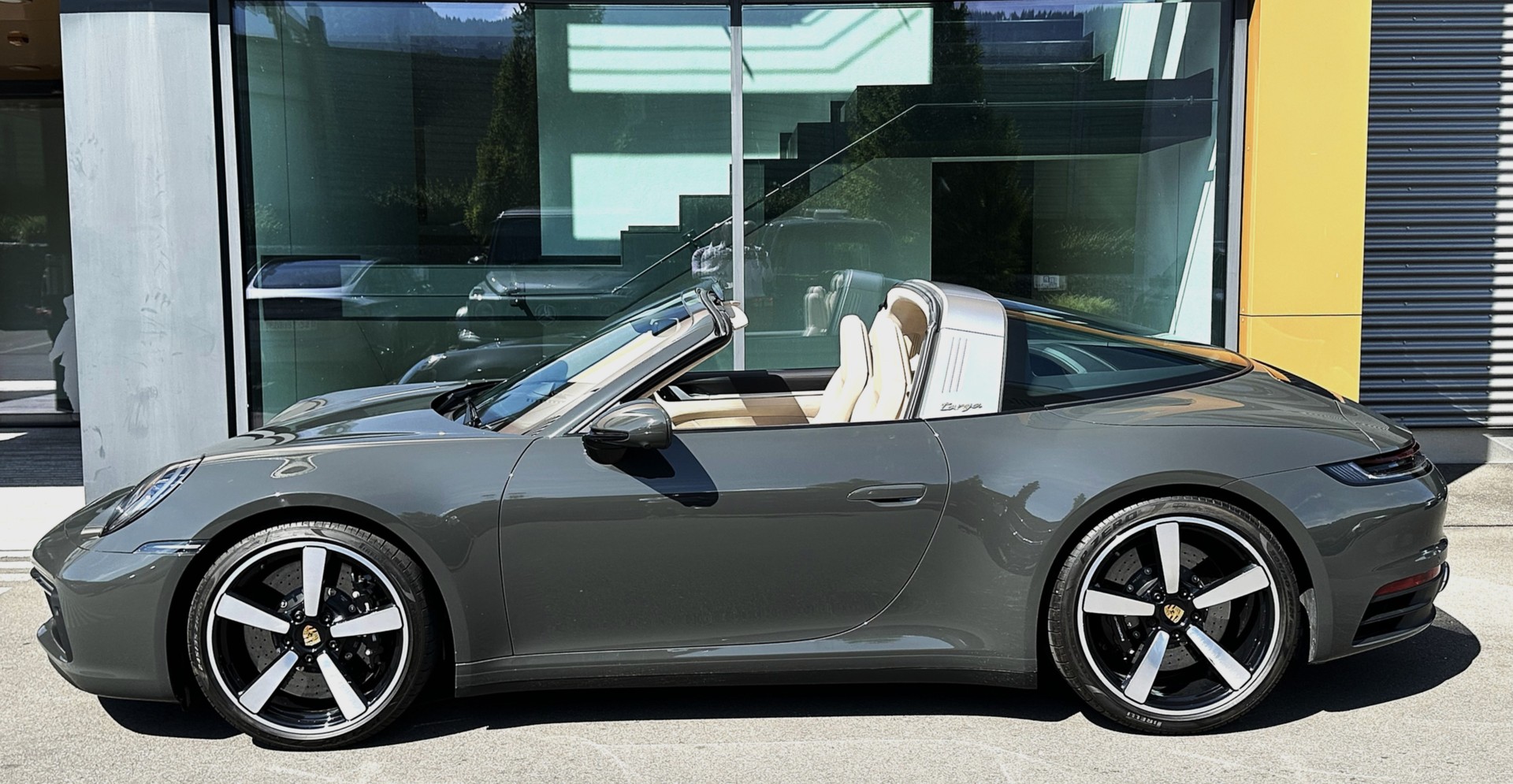 PORSCHE 911 Targa 3.0 Carrera 4S Heritage Design Edition-image-14