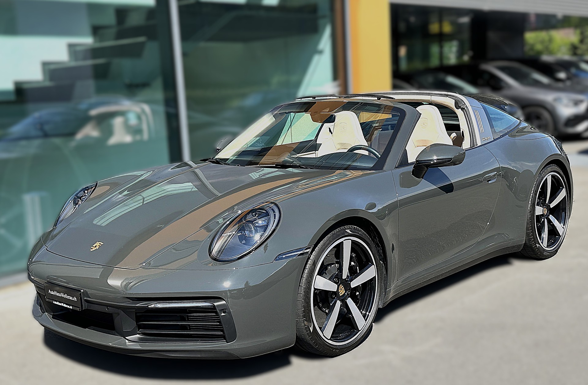 PORSCHE 911 Targa 3.0 Carrera 4S Heritage Design Edition-showroom-element-2