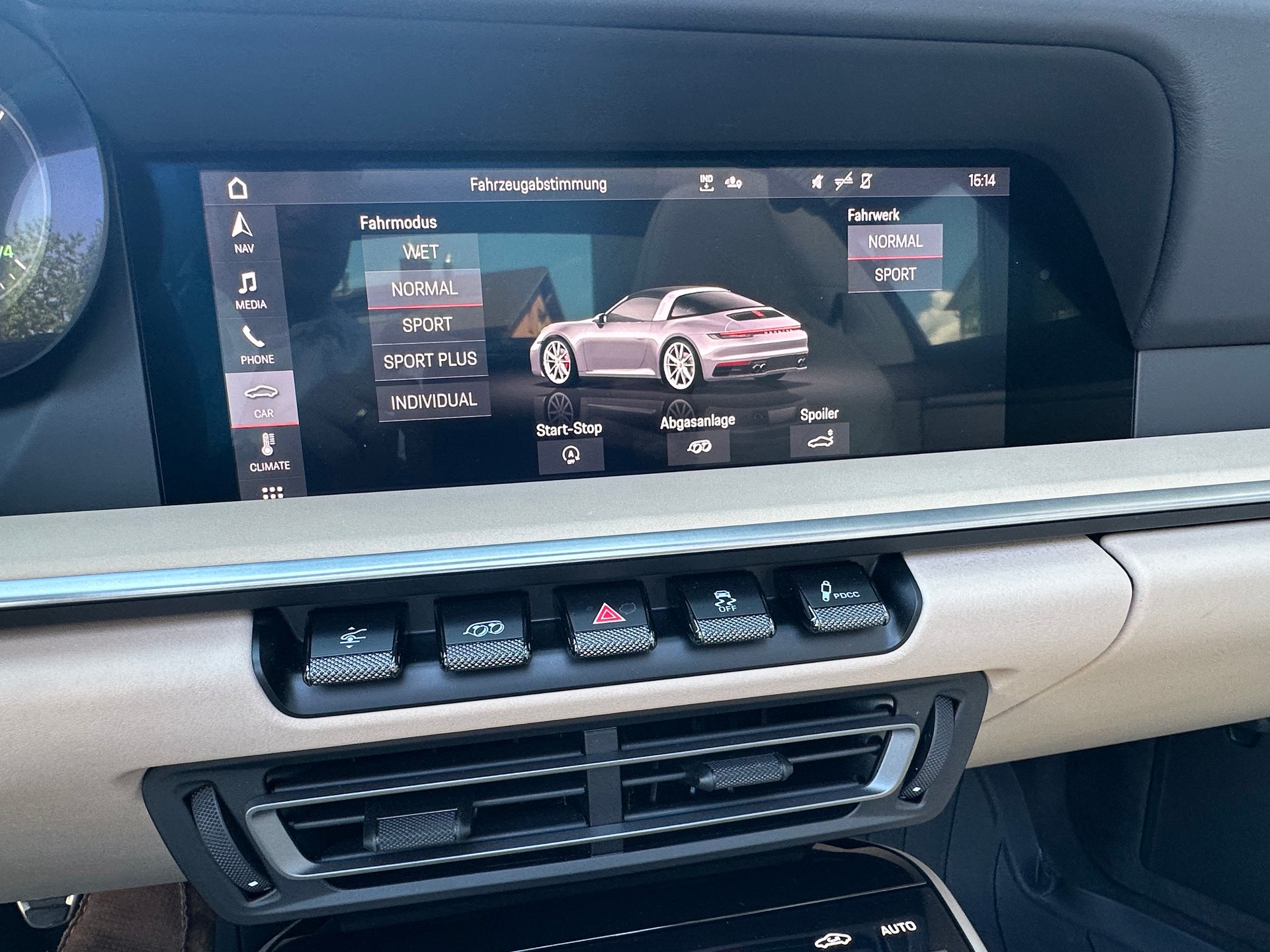 PORSCHE 911 Targa 3.0 Carrera 4S Heritage Design Edition-image-9