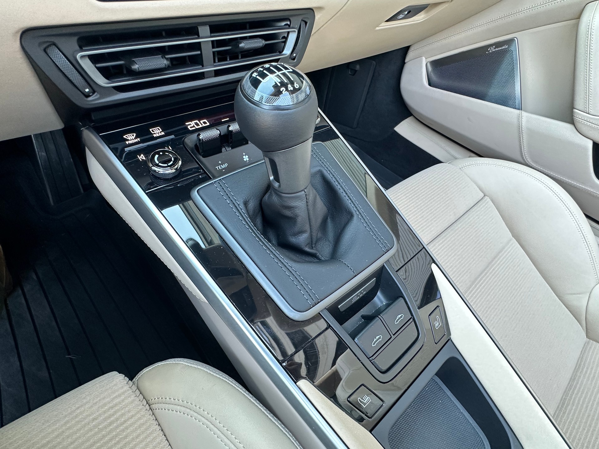 PORSCHE 911 Targa 3.0 Carrera 4S Heritage Design Edition-image-21