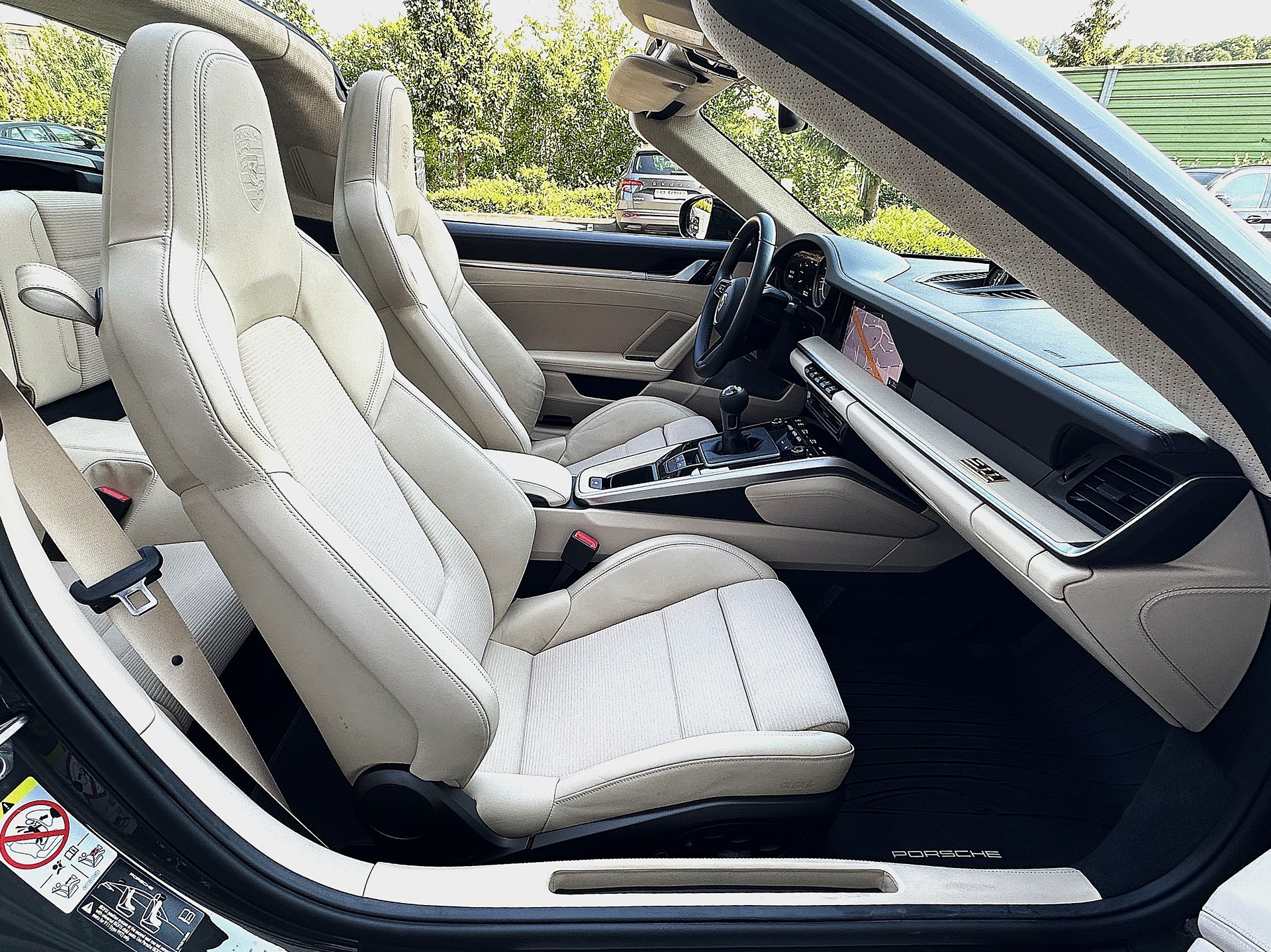 PORSCHE 911 Targa 3.0 Carrera 4S Heritage Design Edition-image-7