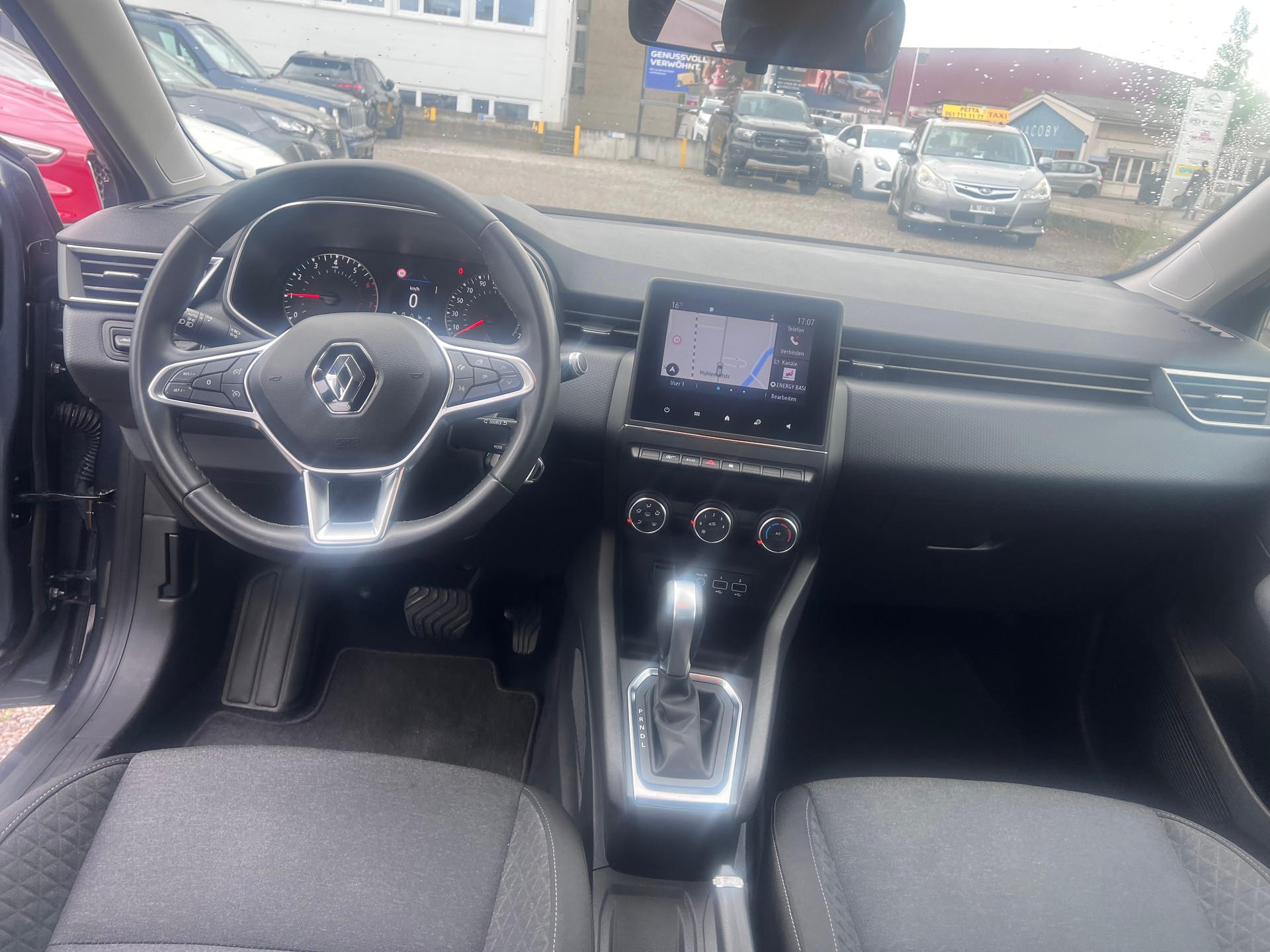 RENAULT Clio 1.0 Zen CVT-image-8