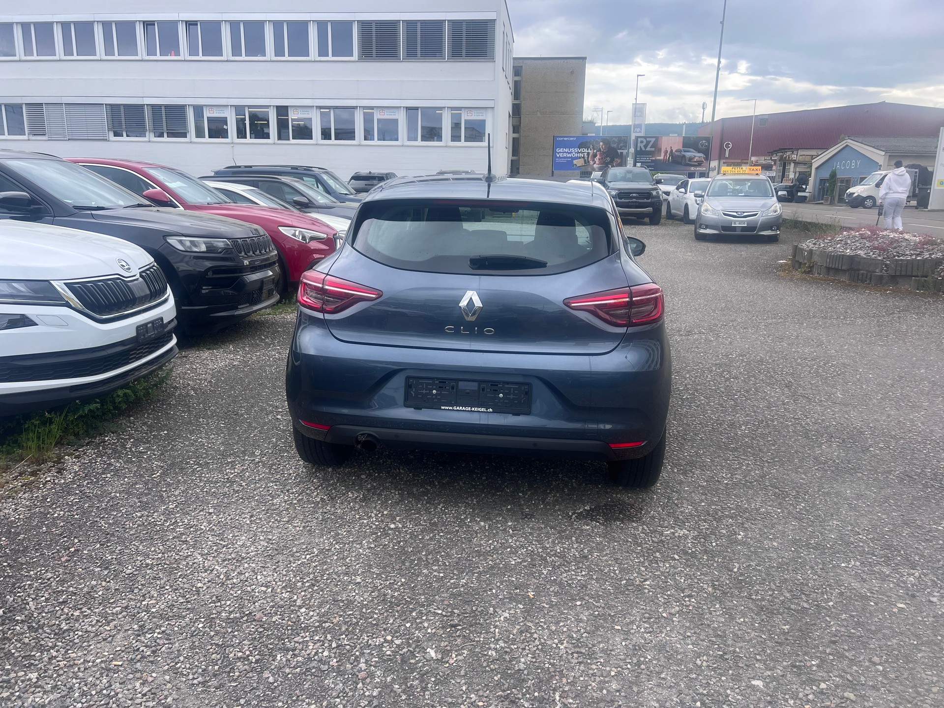RENAULT Clio 1.0 Zen CVT-showroom-element-3