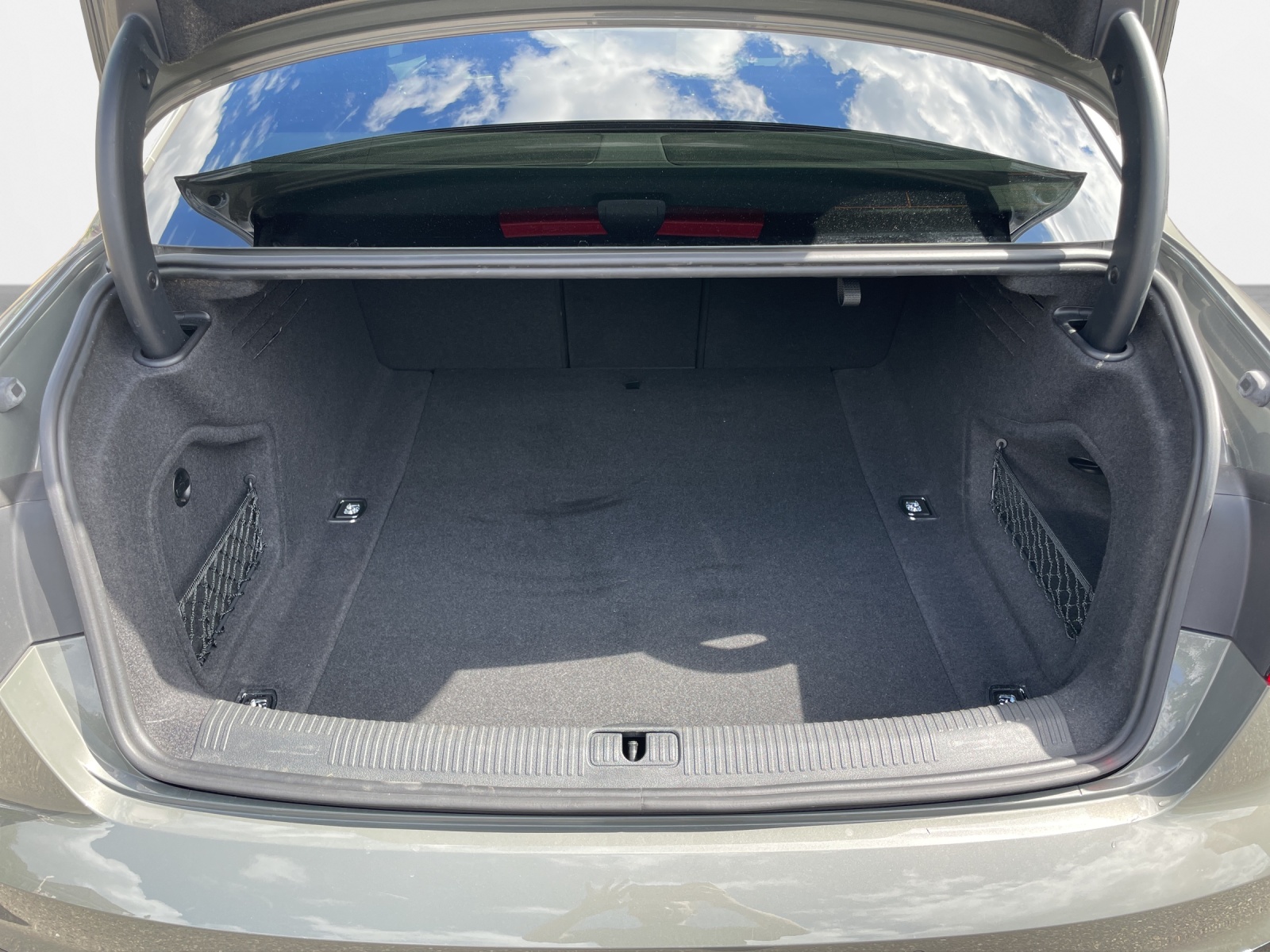 AUDI A4 2.0 40 TDI S Line S-Tronic-image-14