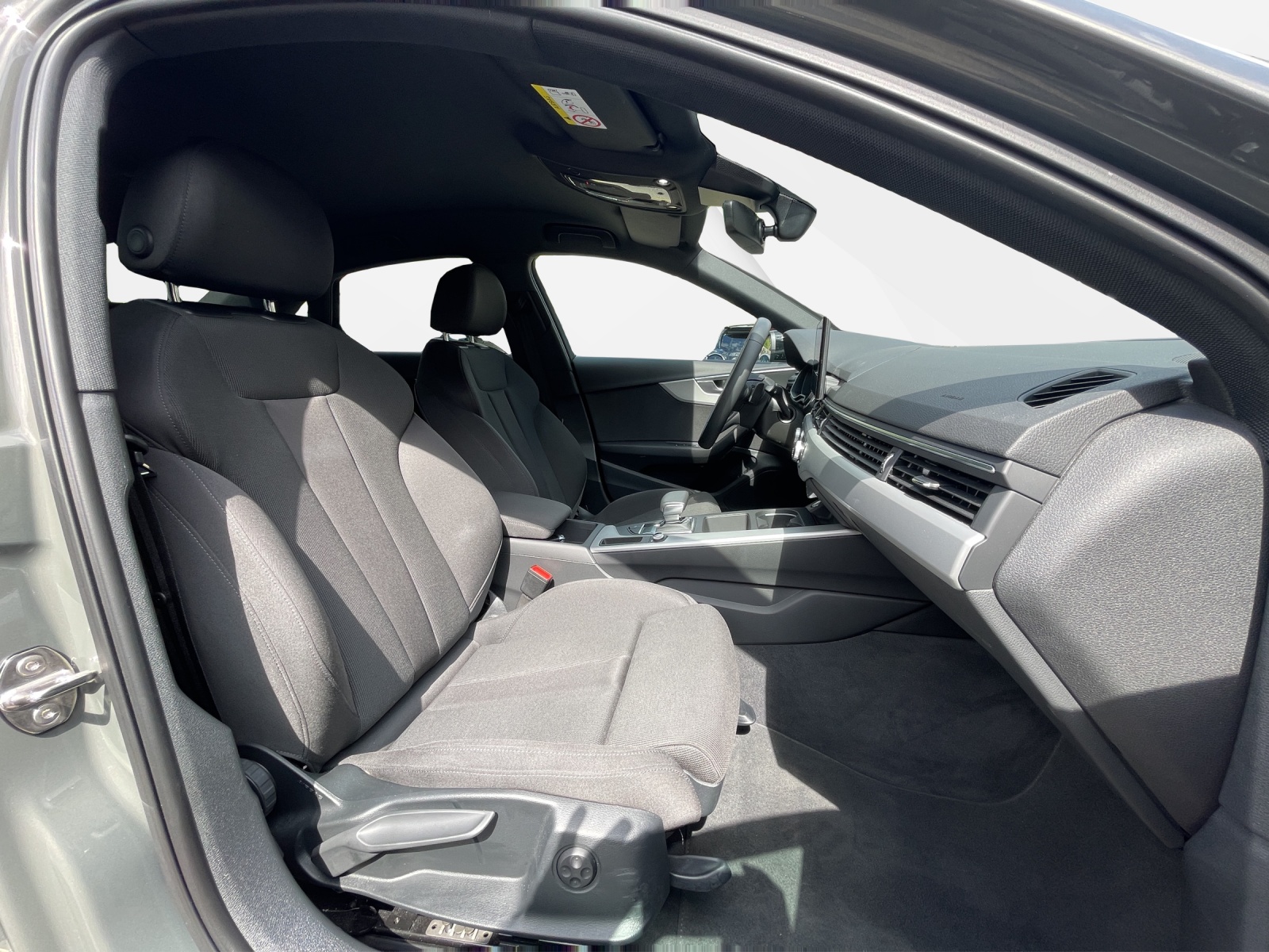 AUDI A4 2.0 40 TDI S Line S-Tronic-image-17