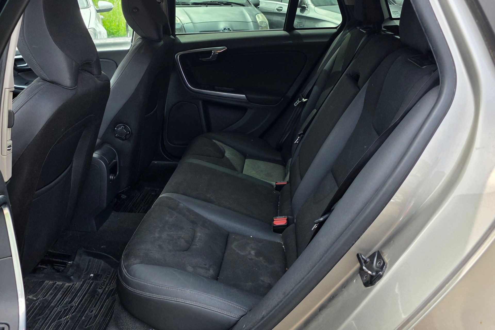 VOLVO V60 D3 Momentum Geartronic-image-6