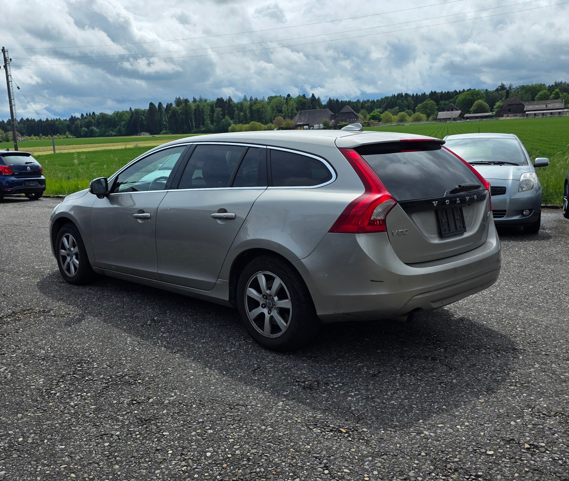 VOLVO V60 D3 Momentum Geartronic-image-2