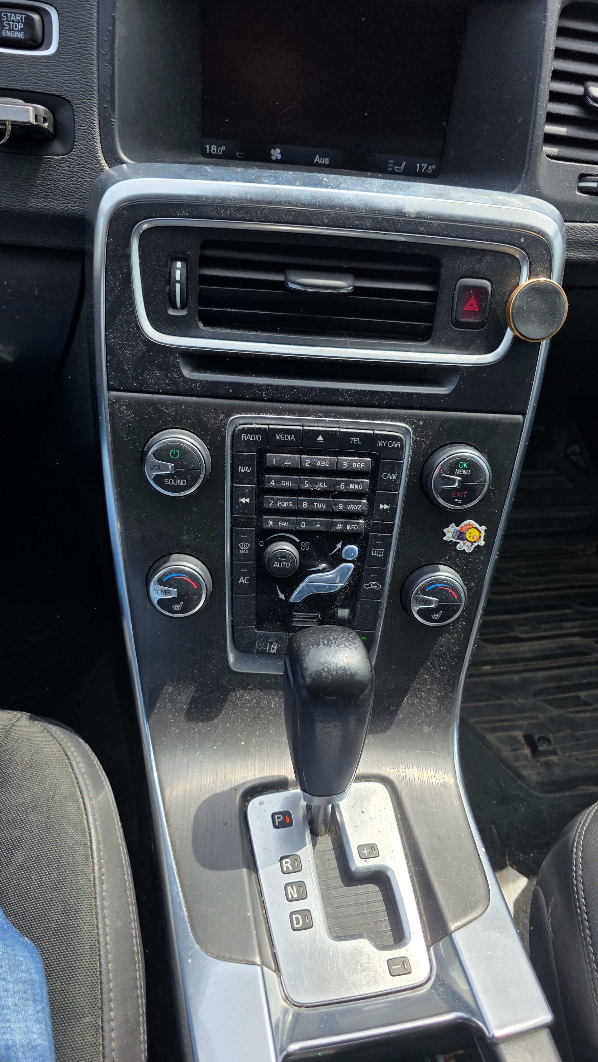 VOLVO V60 D3 Momentum Geartronic-image-8