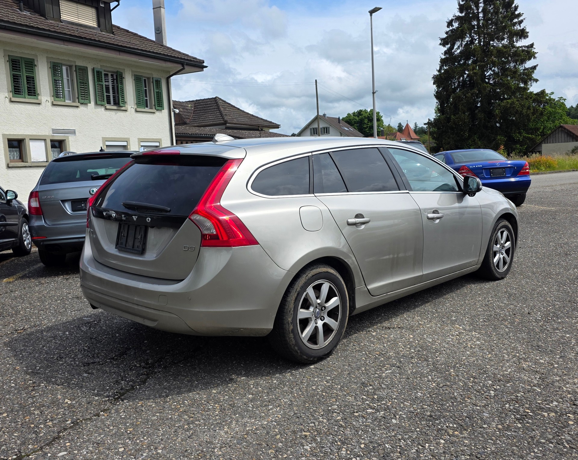 VOLVO V60 D3 Momentum Geartronic-image-3