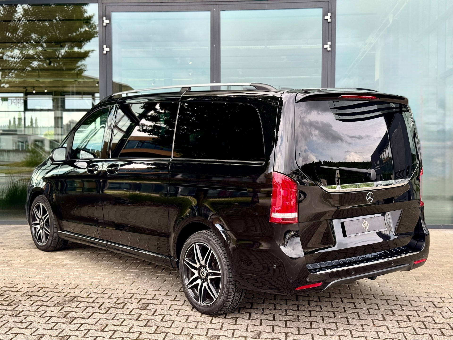MERCEDES-BENZ V 250 d Avantgarde AMG-Line kompakt 7G-Tronic-showroom-element-3