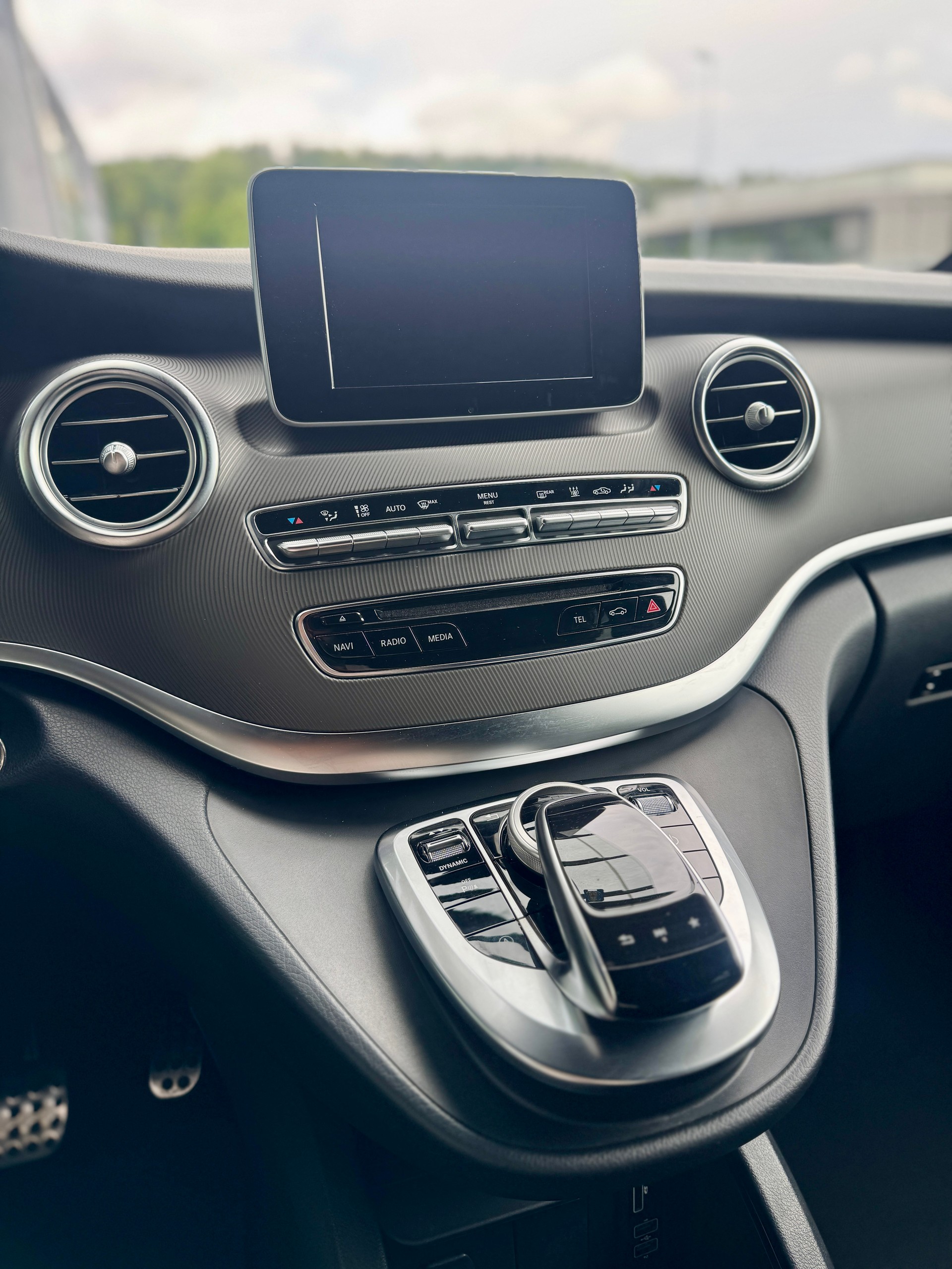 MERCEDES-BENZ V 250 d Avantgarde AMG-Line kompakt 7G-Tronic-image-16