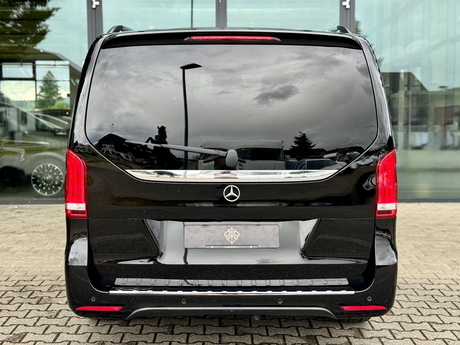 MERCEDES-BENZ V 250 d Avantgarde AMG-Line kompakt 7G-Tronic-image-4