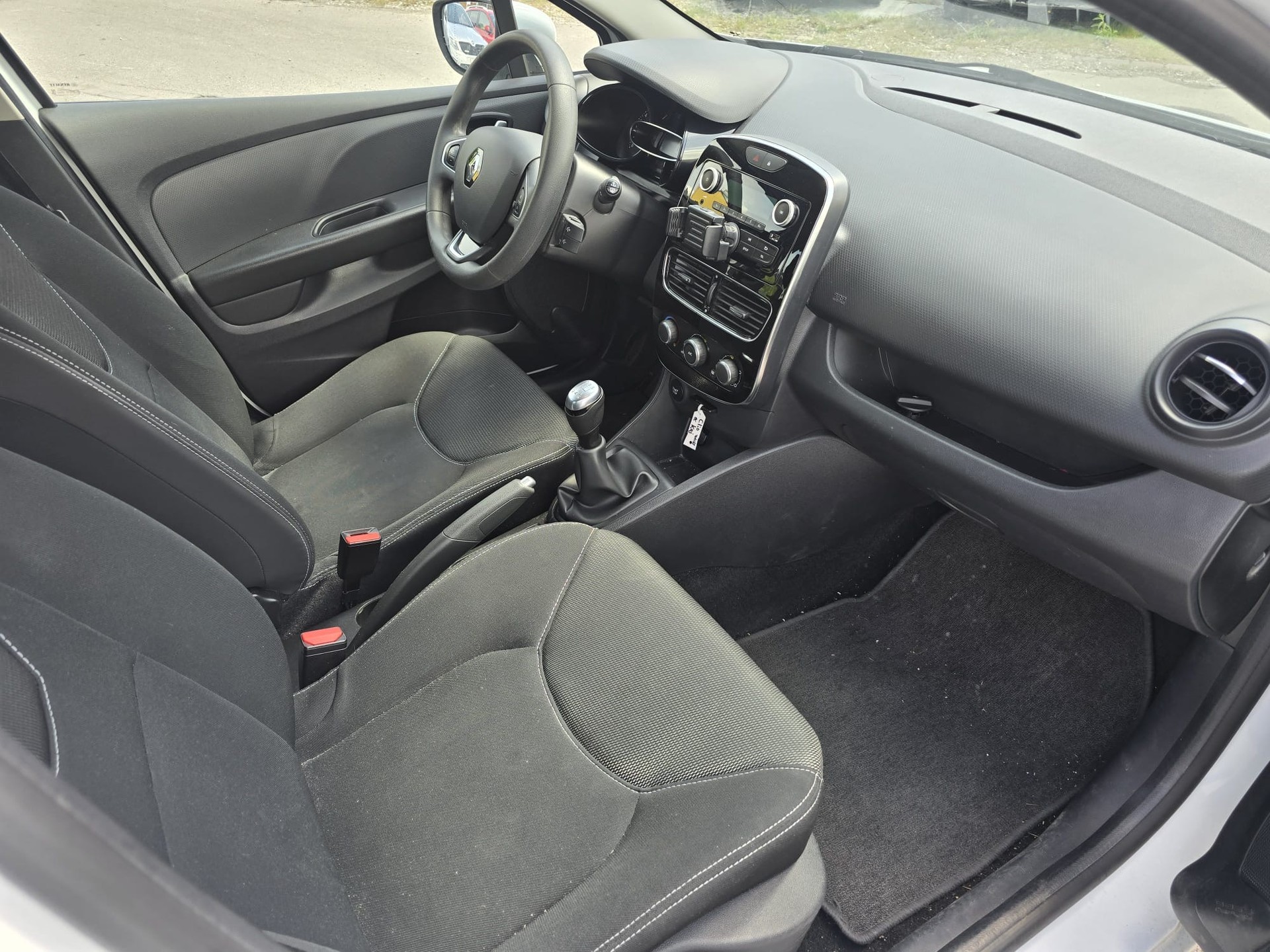 RENAULT Clio 0.9 Life-image-9