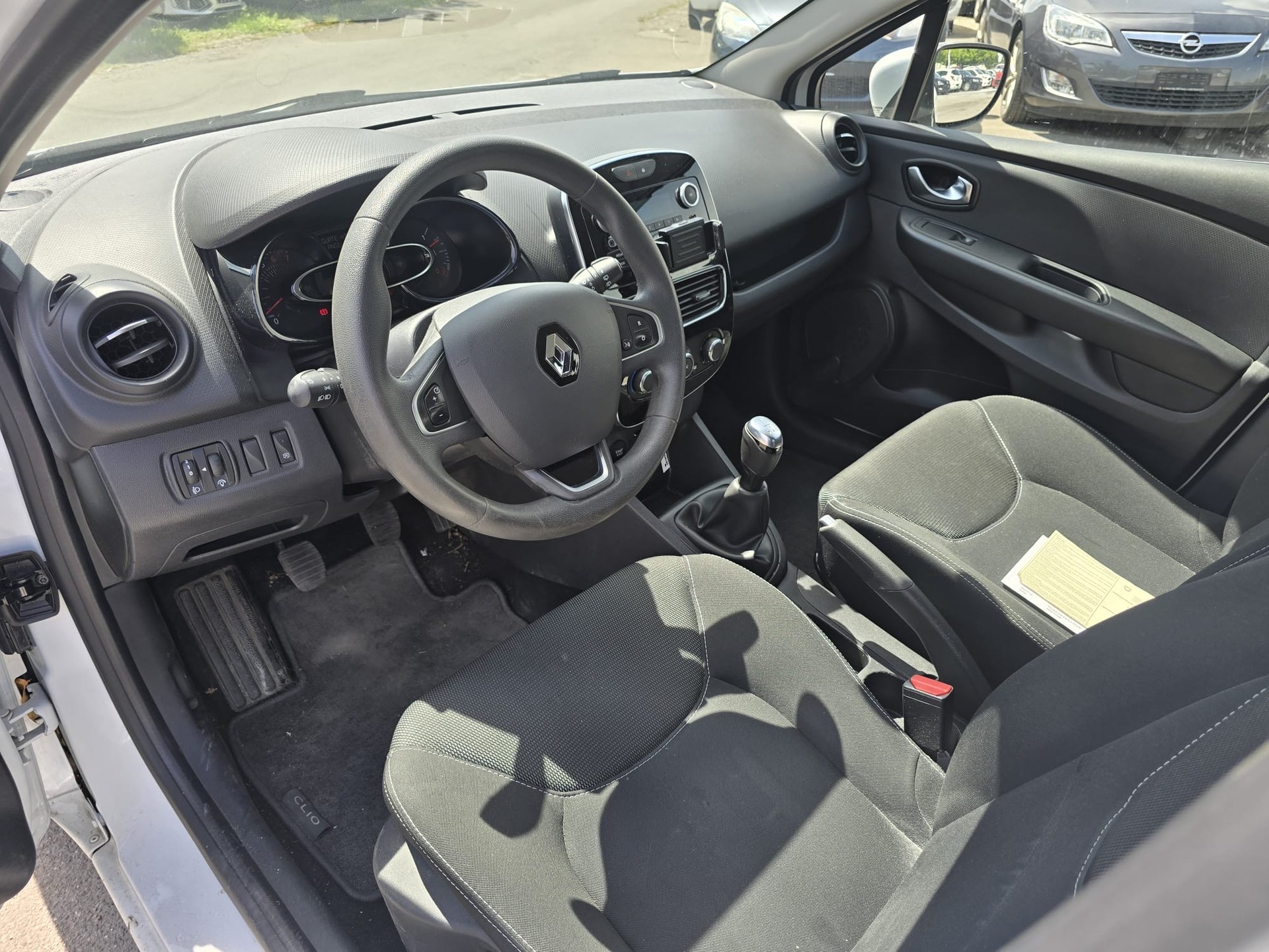 RENAULT Clio 0.9 Life-image-12