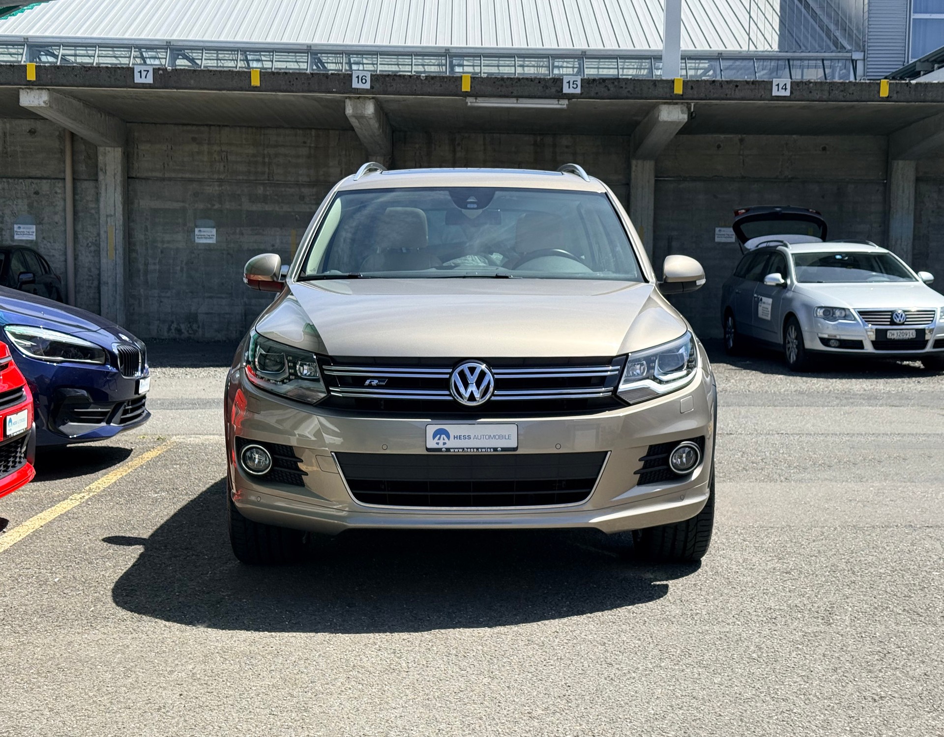 VW Tiguan 2.0 TSI R-Line Design 4Motion DSG-image-9