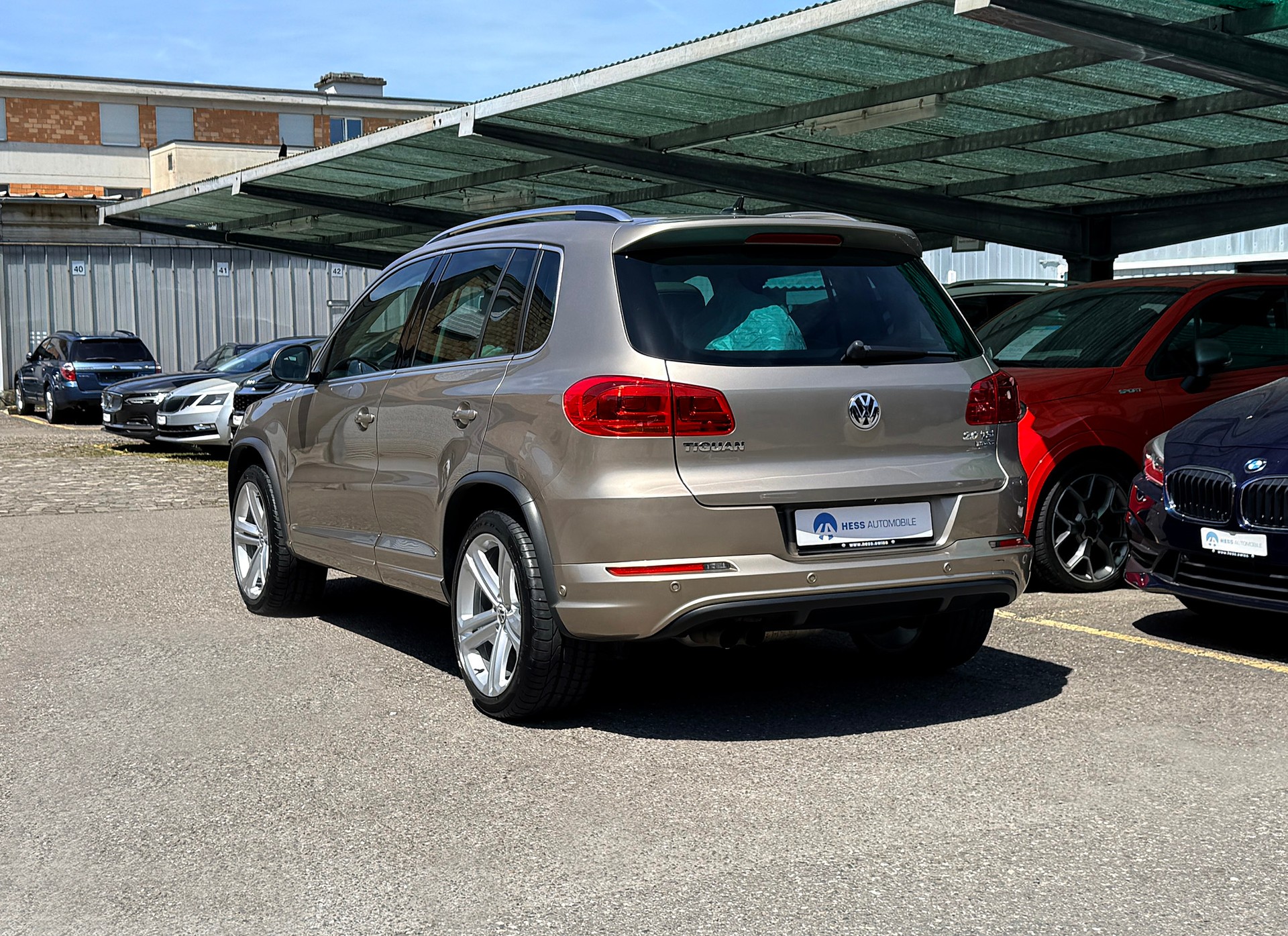 VW Tiguan 2.0 TSI R-Line Design 4Motion DSG-image-11