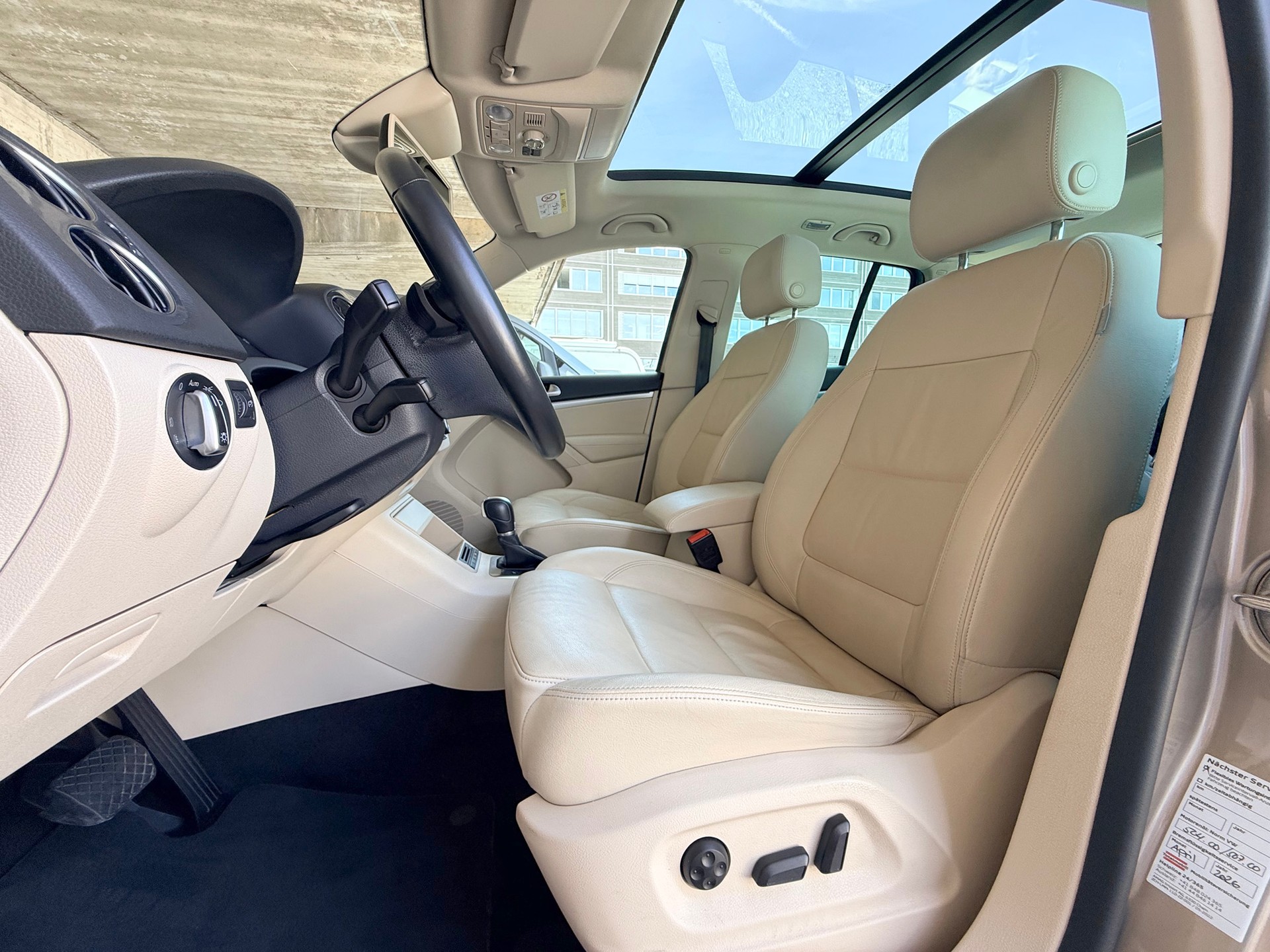 VW Tiguan 2.0 TSI R-Line Design 4Motion DSG-image-5